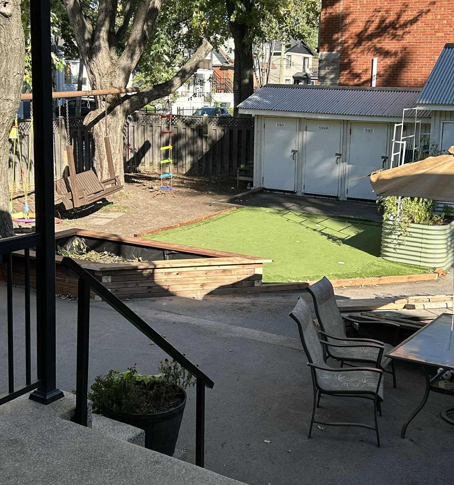 









590

 - 592B


4e Avenue (P.-a.-T.)

,
Montréal (Rivière-des-Prairies/Pointe-aux-Trembles),




QC
H1B4N2

