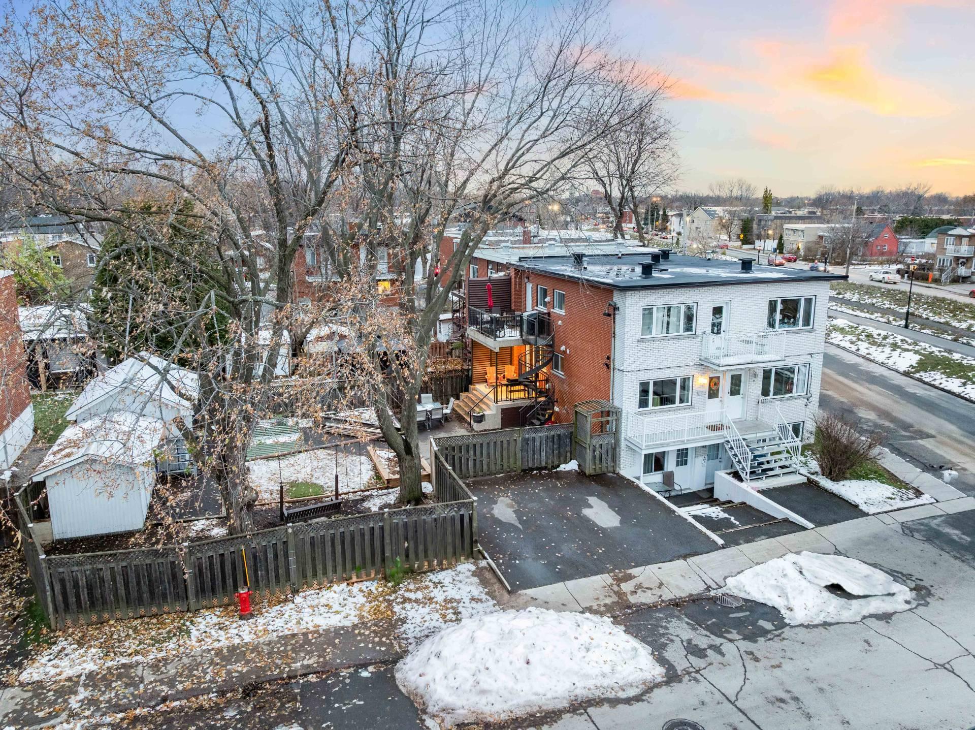 









590

 - 592B


4e Avenue (P.-a.-T.)

,
Montréal (Rivière-des-Prairies/Pointe-aux-Trembles),




QC
H1B4N2

