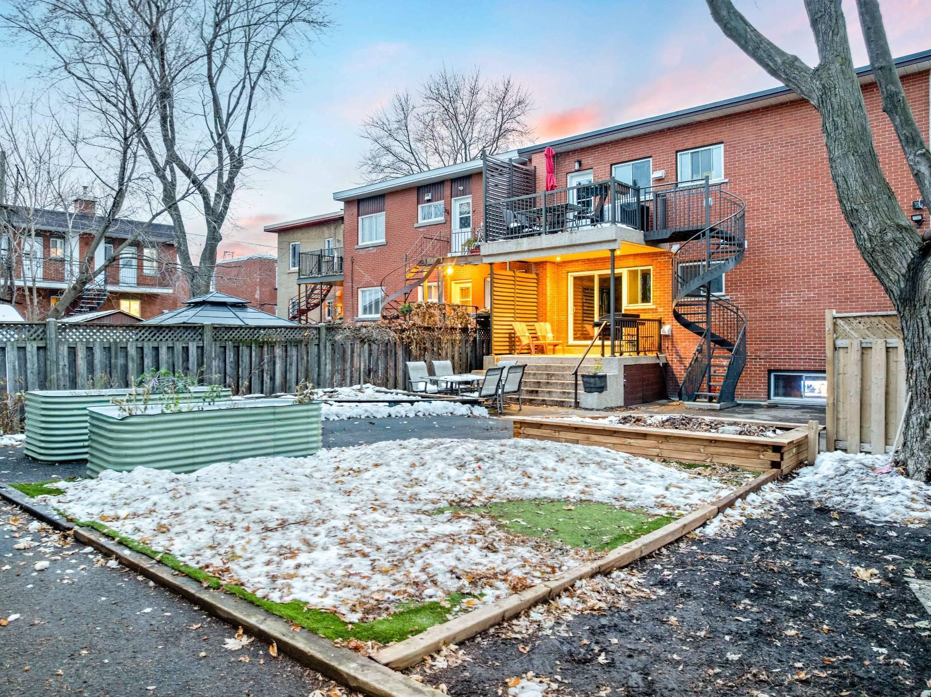 









590

 - 592B


4e Avenue (P.-a.-T.)

,
Montréal (Rivière-des-Prairies/Pointe-aux-Trembles),




QC
H1B4N2

