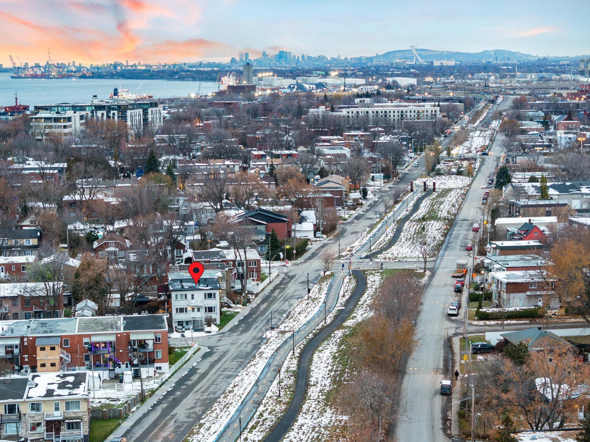 









590

 - 592B


4e Avenue (P.-a.-T.)

,
Montréal (Rivière-des-Prairies/Pointe-aux-Trembles),




QC
H1B4N2

