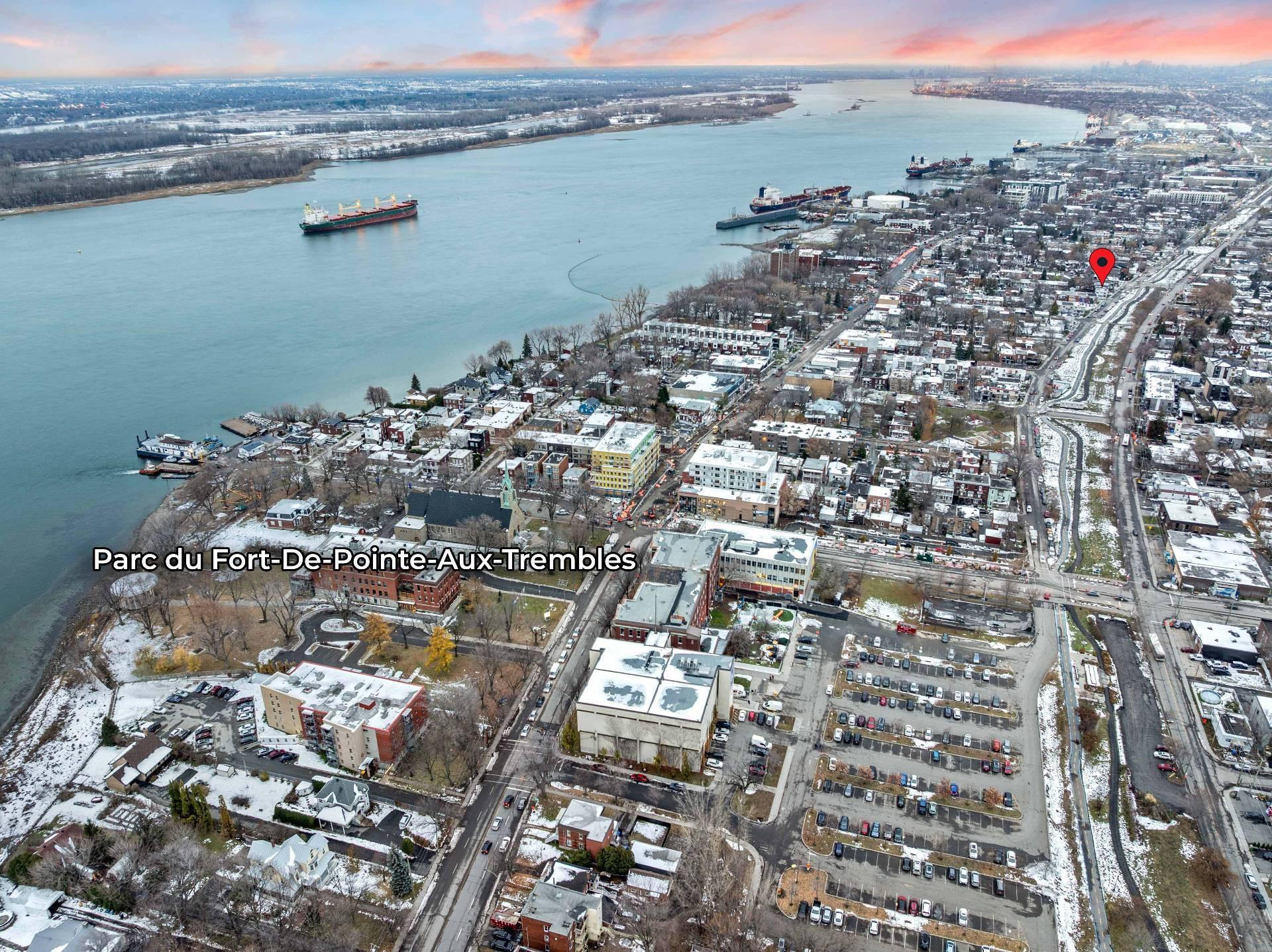 









590

 - 592B


4e Avenue (P.-a.-T.)

,
Montréal (Rivière-des-Prairies/Pointe-aux-Trembles),




QC
H1B4N2

