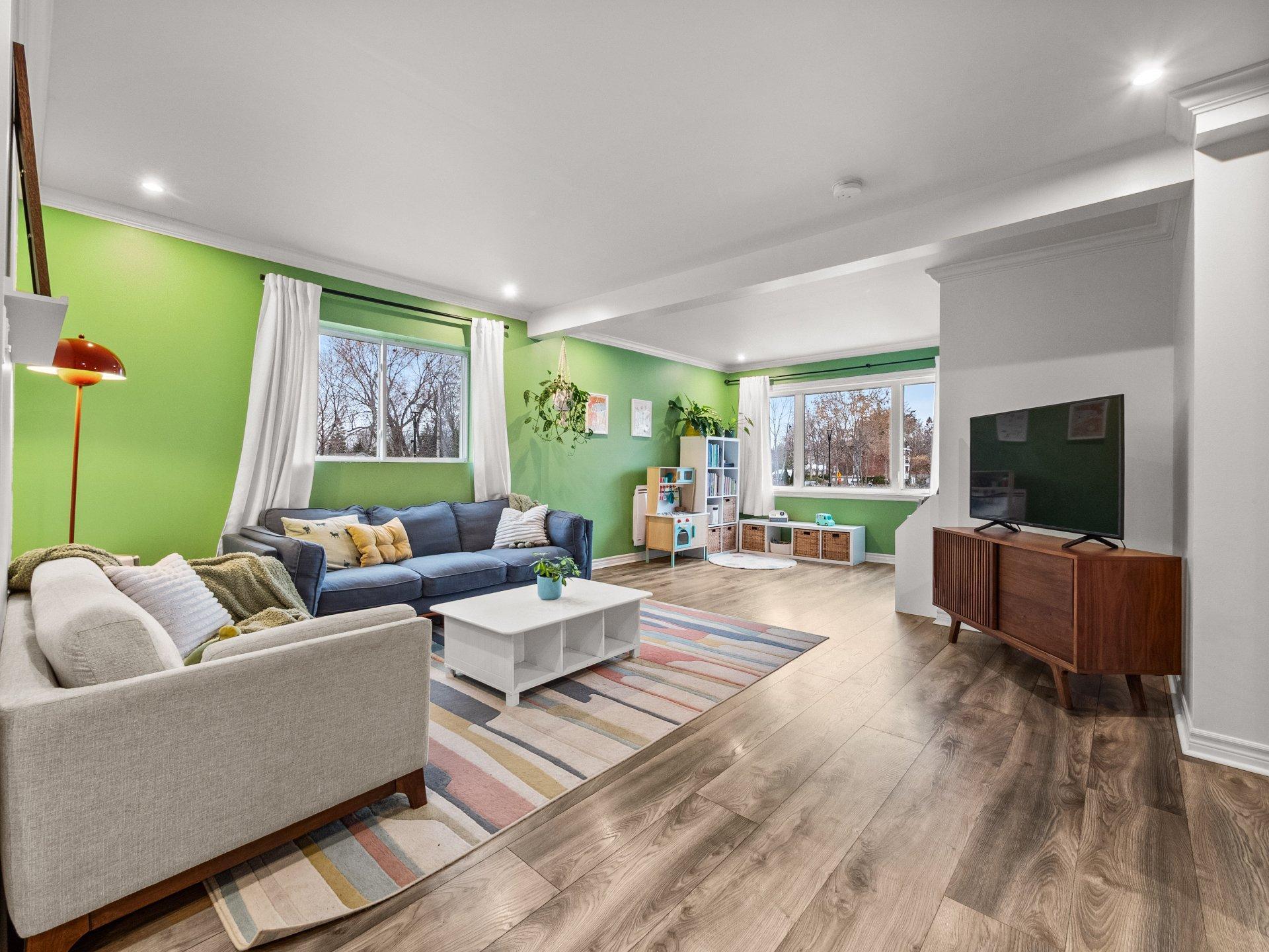 









590

 - 592B


4e Avenue (P.-a.-T.)

,
Montréal (Rivière-des-Prairies/Pointe-aux-Trembles),




QC
H1B4N2

