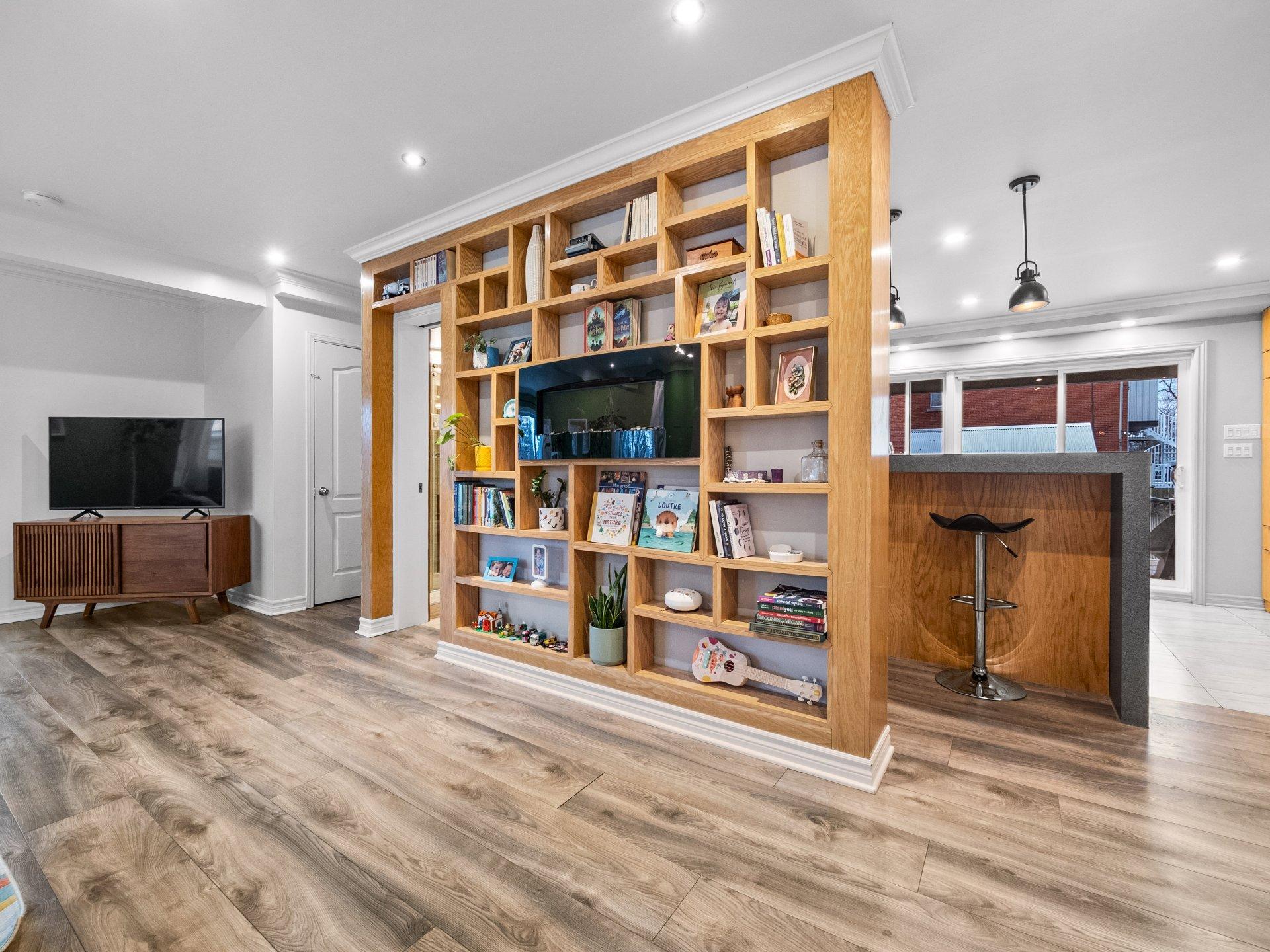 









590

 - 592B


4e Avenue (P.-a.-T.)

,
Montréal (Rivière-des-Prairies/Pointe-aux-Trembles),




QC
H1B4N2

