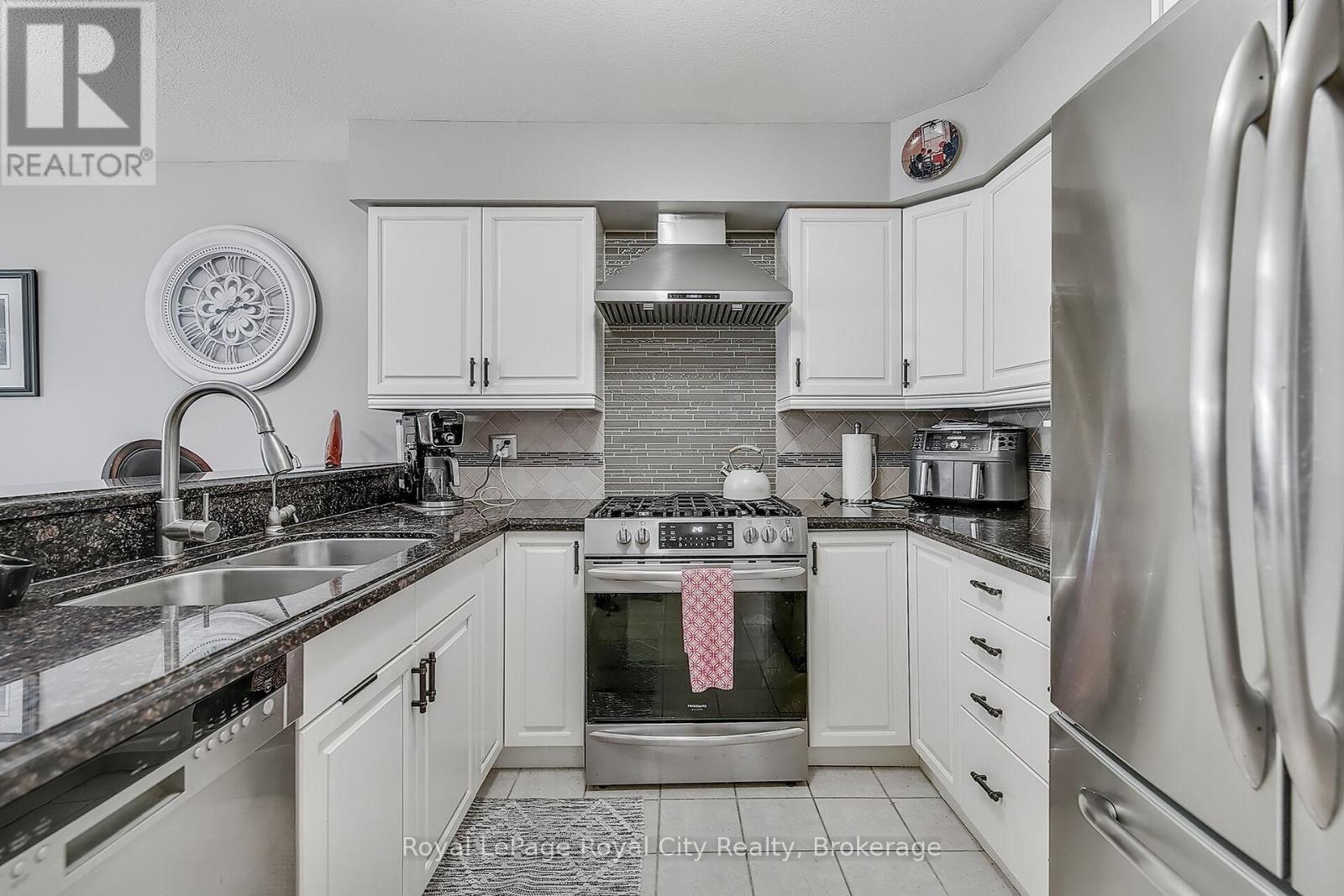 












34 - 1550 GORDON STREET

,
Guelph (Pineridge/Westminster Woods),




Ontario
N1L1C7

