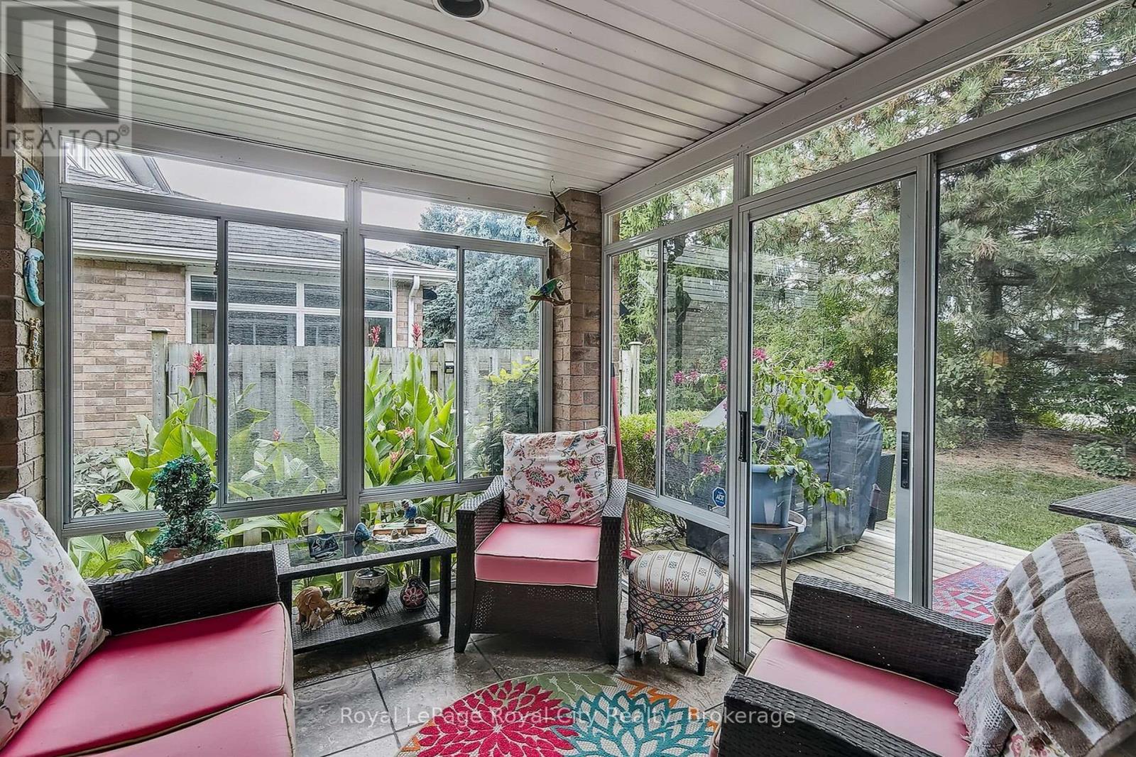 












34 - 1550 GORDON STREET

,
Guelph (Pineridge/Westminster Woods),




Ontario
N1L1C7

