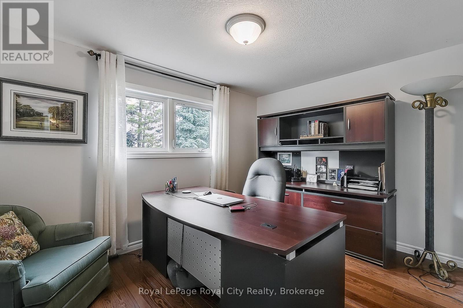 












34 - 1550 GORDON STREET

,
Guelph (Pineridge/Westminster Woods),




Ontario
N1L1C7

