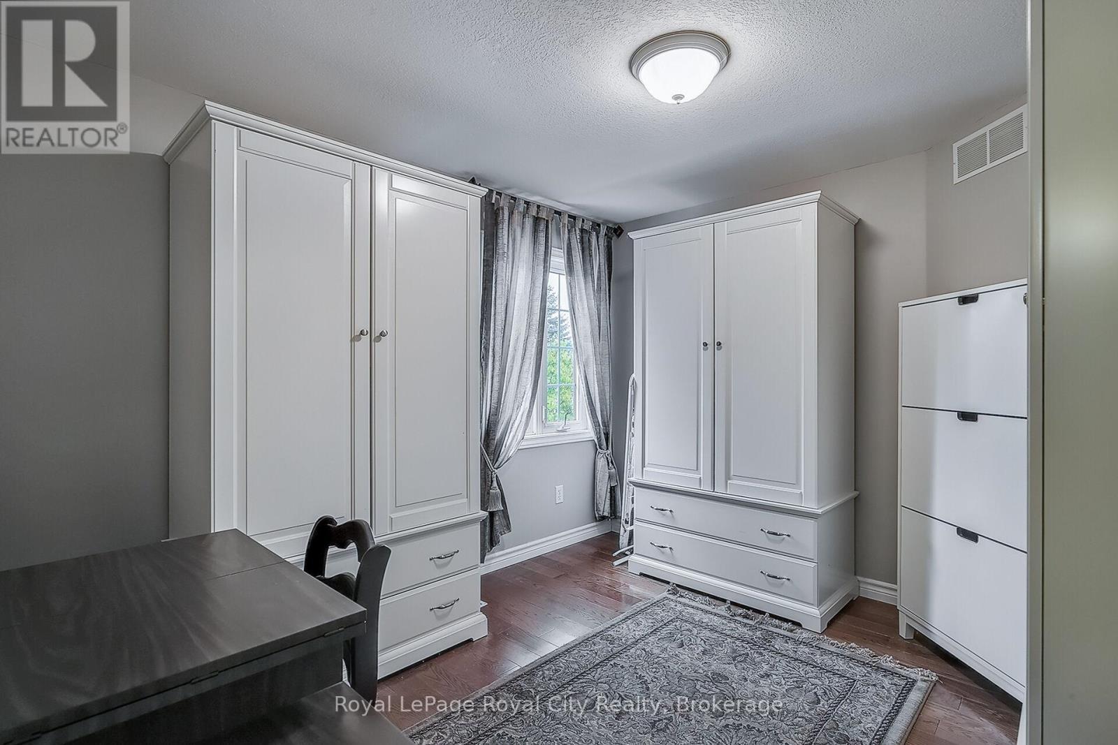 












34 - 1550 GORDON STREET

,
Guelph (Pineridge/Westminster Woods),




Ontario
N1L1C7

