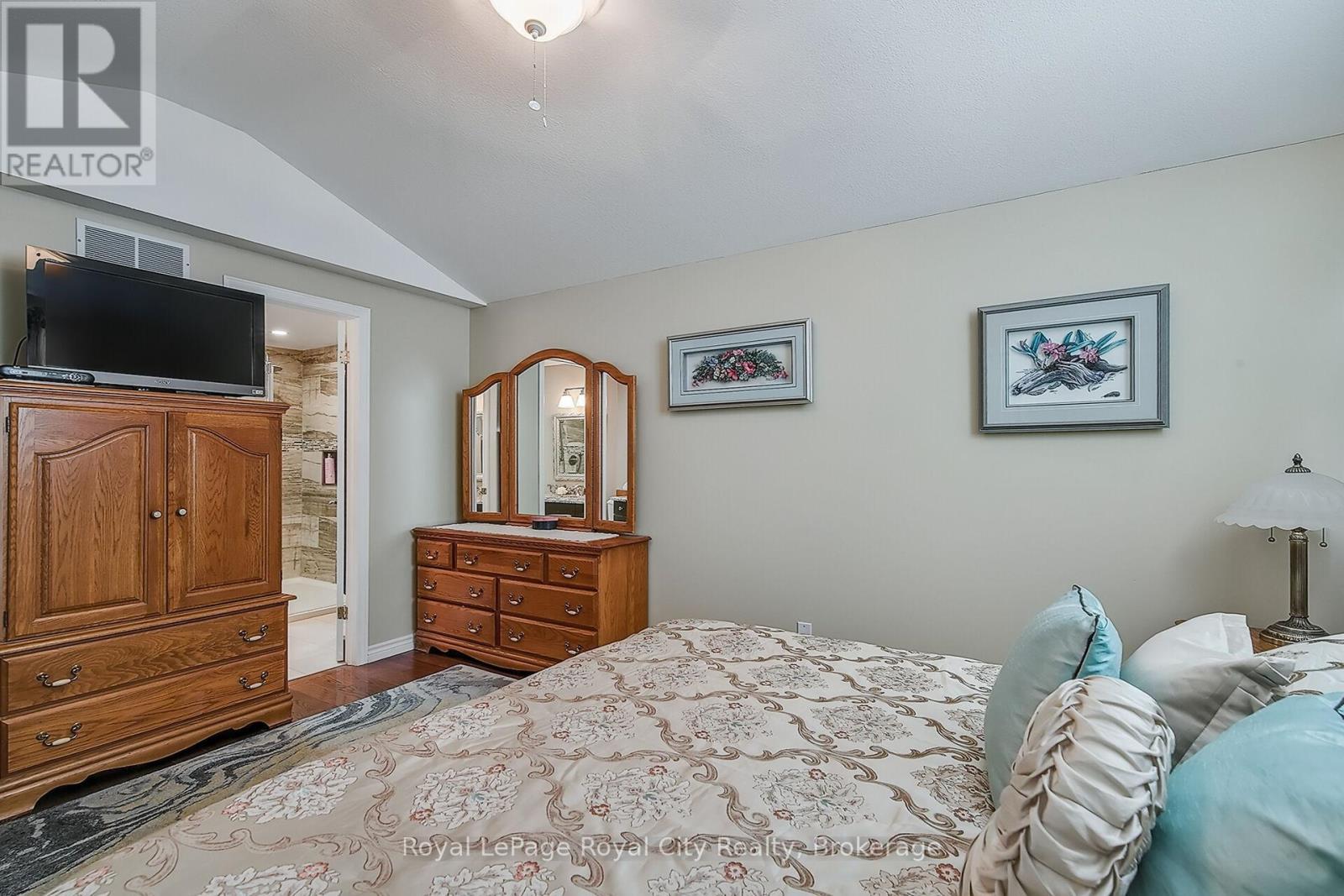 












34 - 1550 GORDON STREET

,
Guelph (Pineridge/Westminster Woods),




Ontario
N1L1C7

