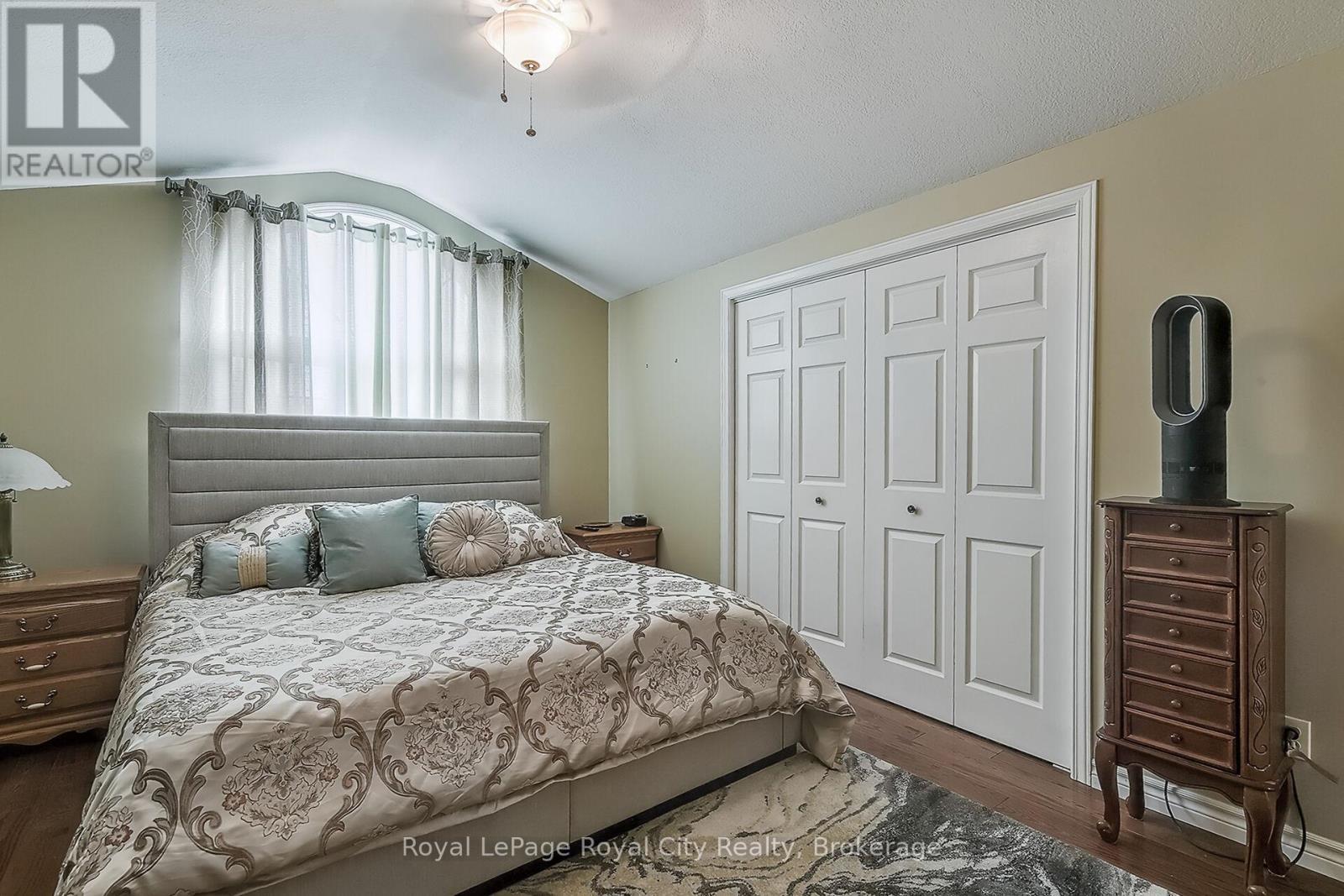 












34 - 1550 GORDON STREET

,
Guelph (Pineridge/Westminster Woods),




Ontario
N1L1C7


