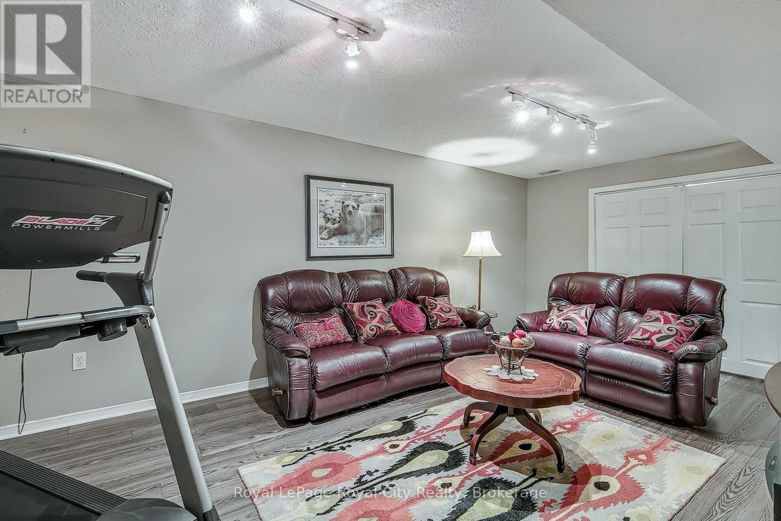 












34 - 1550 GORDON STREET

,
Guelph (Pineridge/Westminster Woods),




Ontario
N1L1C7

