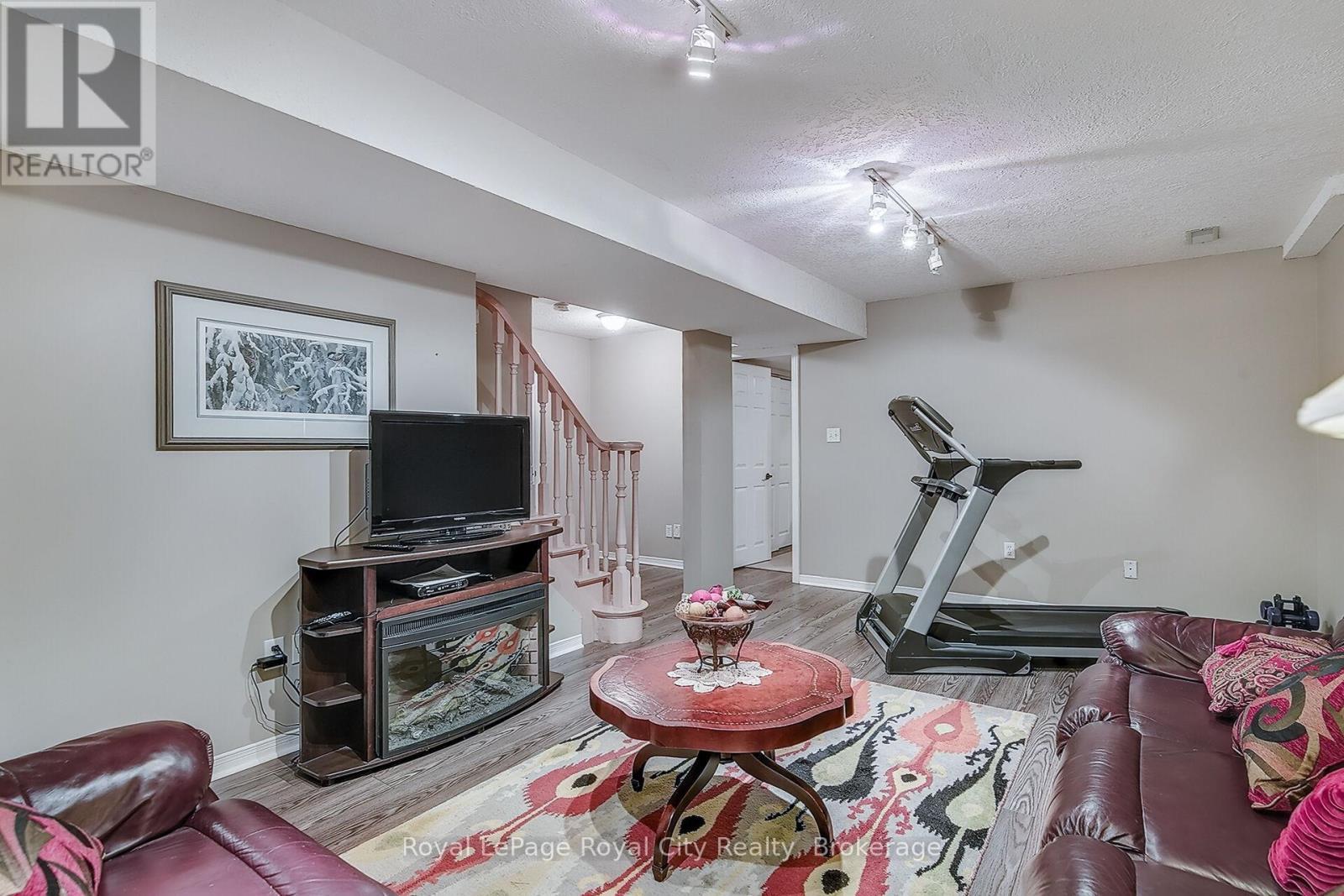 












34 - 1550 GORDON STREET

,
Guelph (Pineridge/Westminster Woods),




Ontario
N1L1C7

