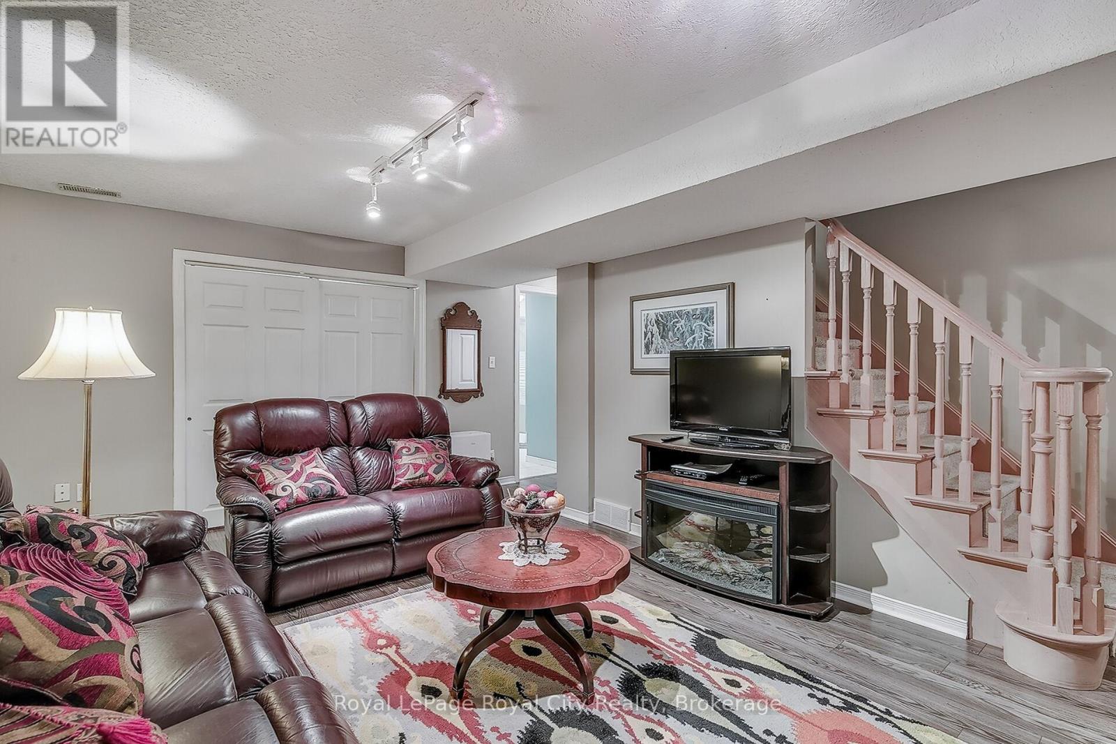 












34 - 1550 GORDON STREET

,
Guelph (Pineridge/Westminster Woods),




Ontario
N1L1C7

