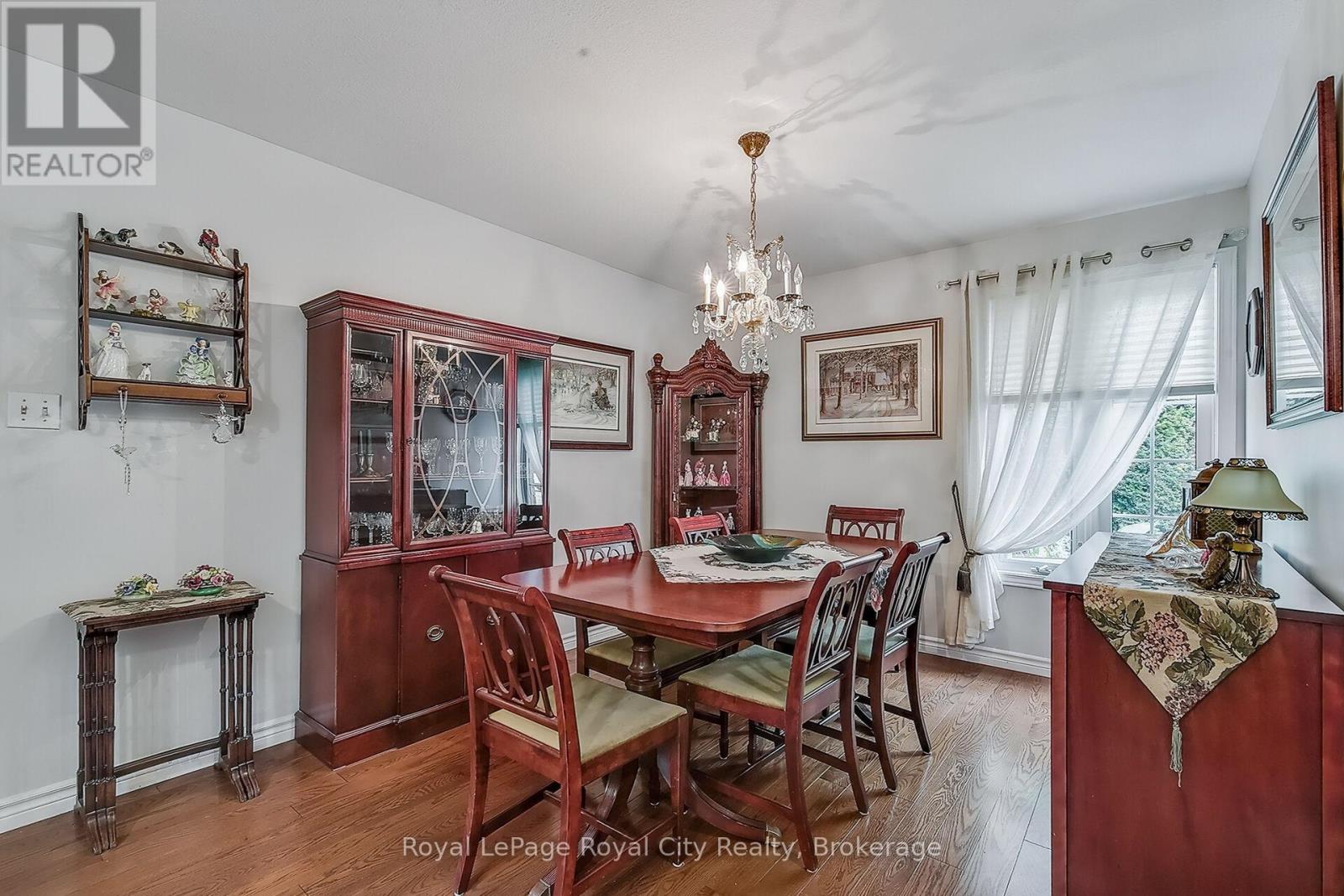 












34 - 1550 GORDON STREET

,
Guelph (Pineridge/Westminster Woods),




Ontario
N1L1C7

