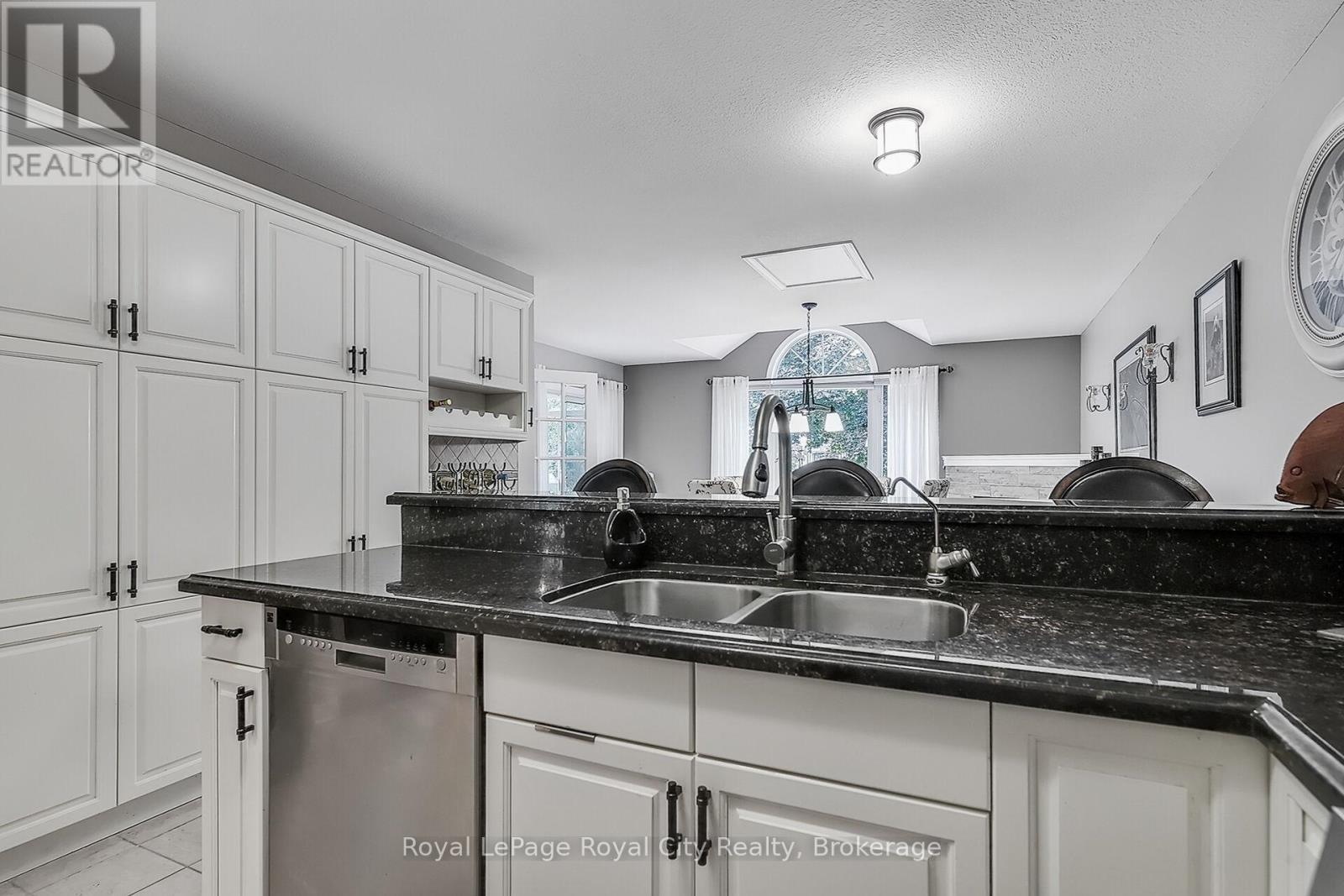 












34 - 1550 GORDON STREET

,
Guelph (Pineridge/Westminster Woods),




Ontario
N1L1C7

