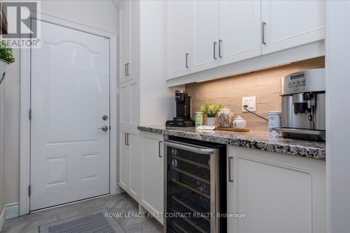 












222 RIDGE WAY

,
New Tecumseth,




Ontario
L9R0H2

