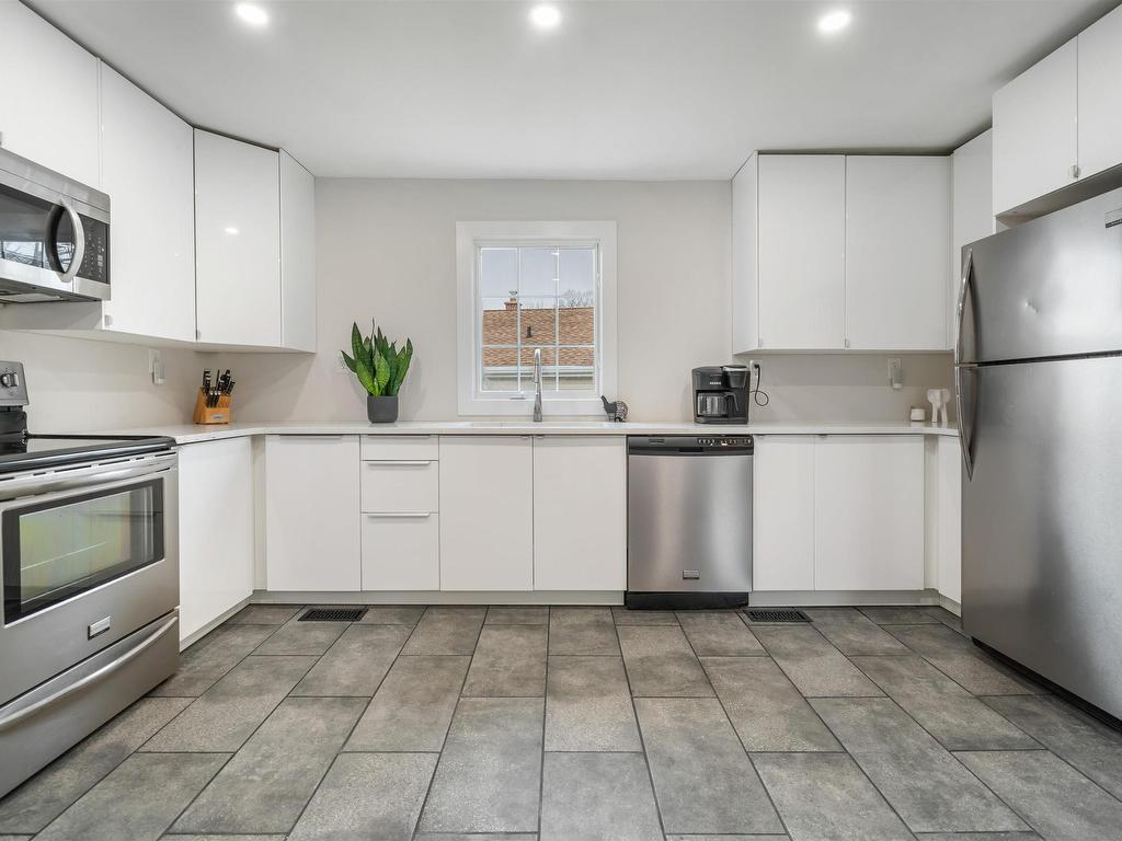 












23 Levis Street

,
Halifax,




NS
B3R 1M1

