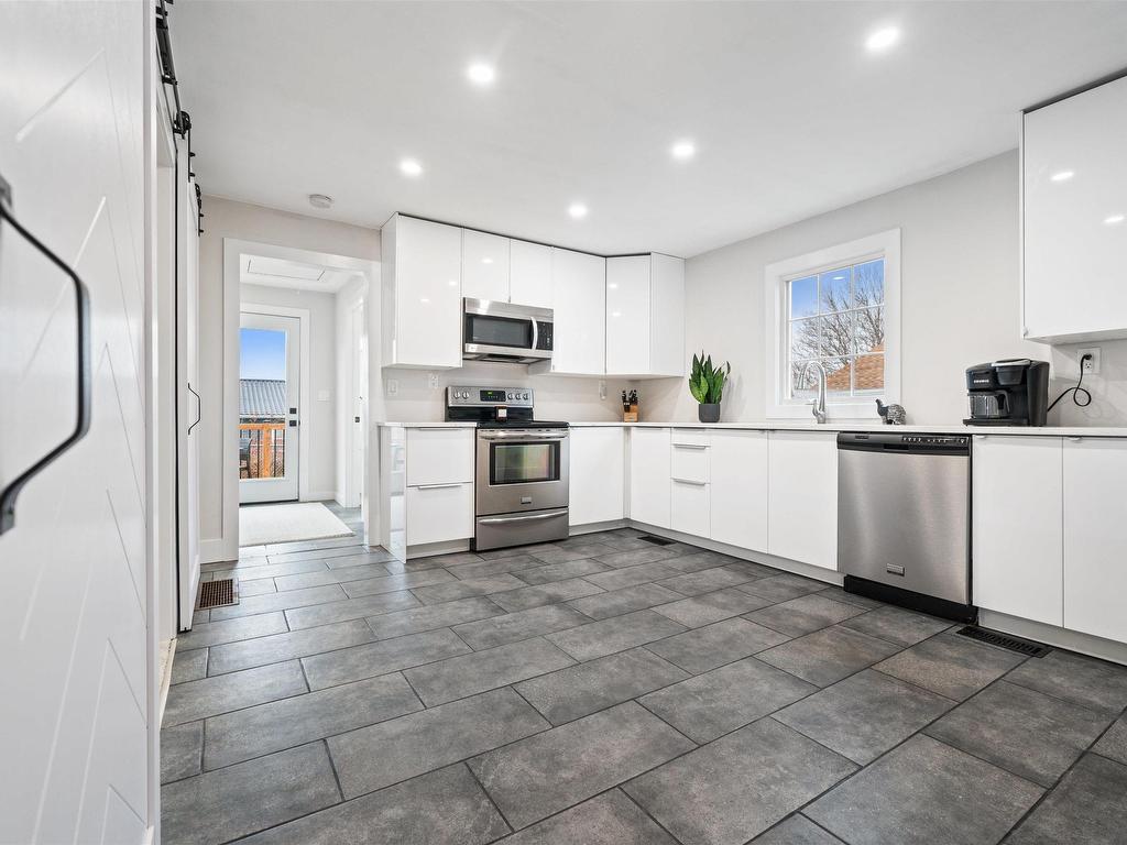 












23 Levis Street

,
Halifax,




NS
B3R 1M1

