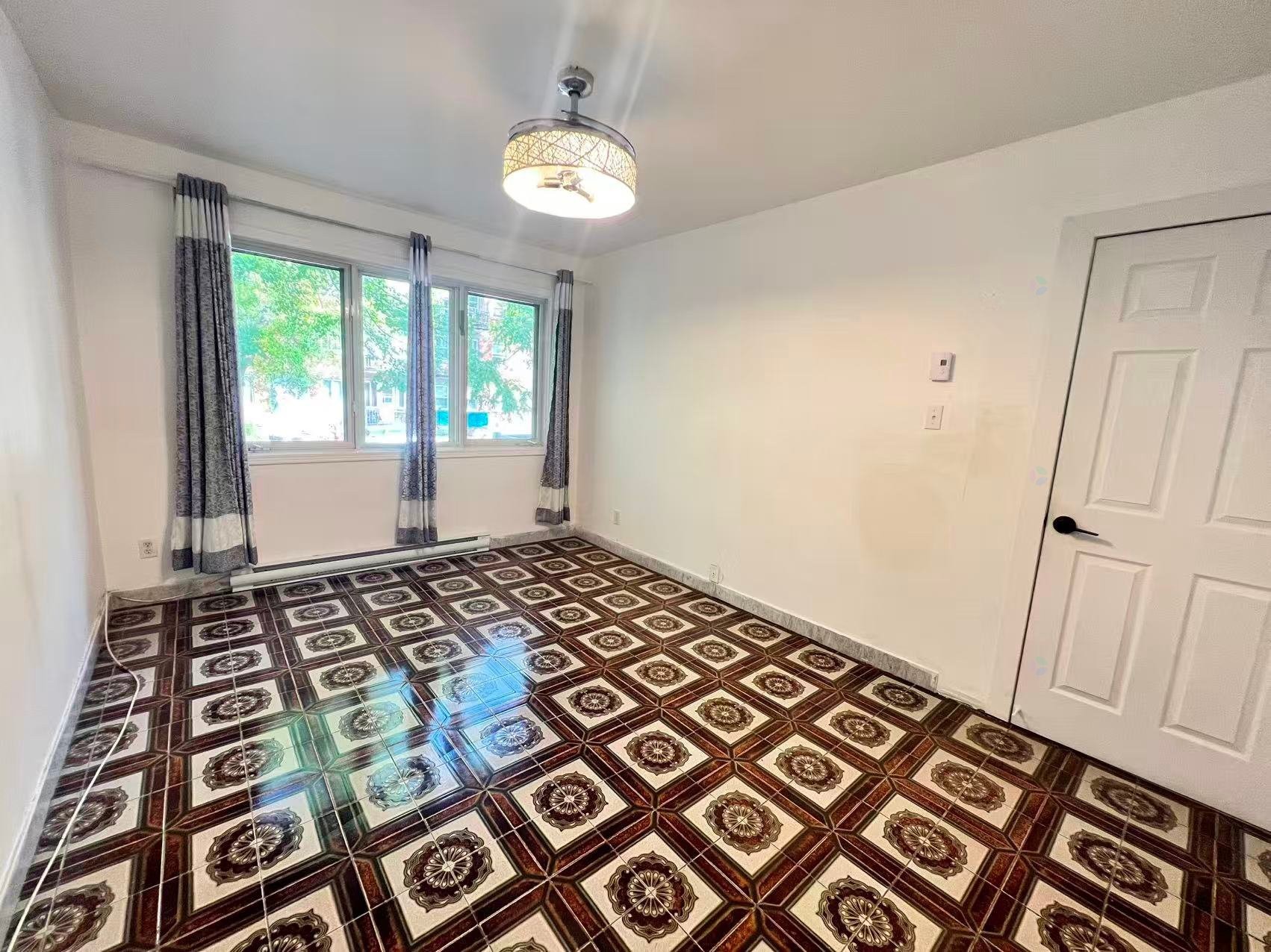 









6617


Rue Mazarin

,
Montréal (Le Sud-Ouest),




QC
H4E2X6

