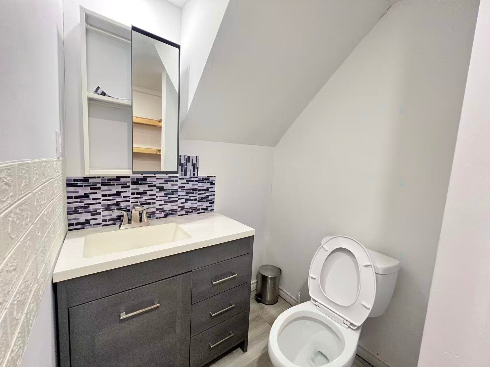 









6617


Rue Mazarin

,
Montréal (Le Sud-Ouest),




QC
H4E2X6

