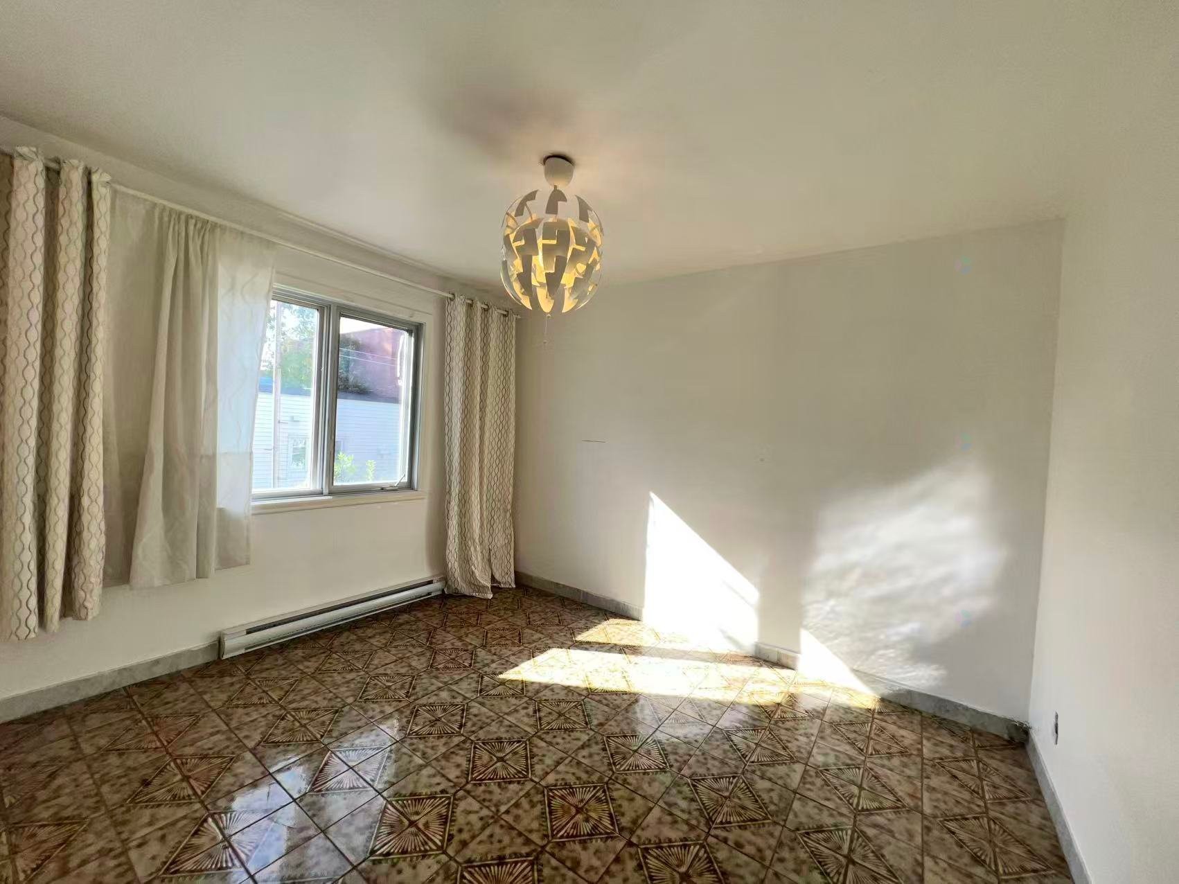 









6617


Rue Mazarin

,
Montréal (Le Sud-Ouest),




QC
H4E2X6

