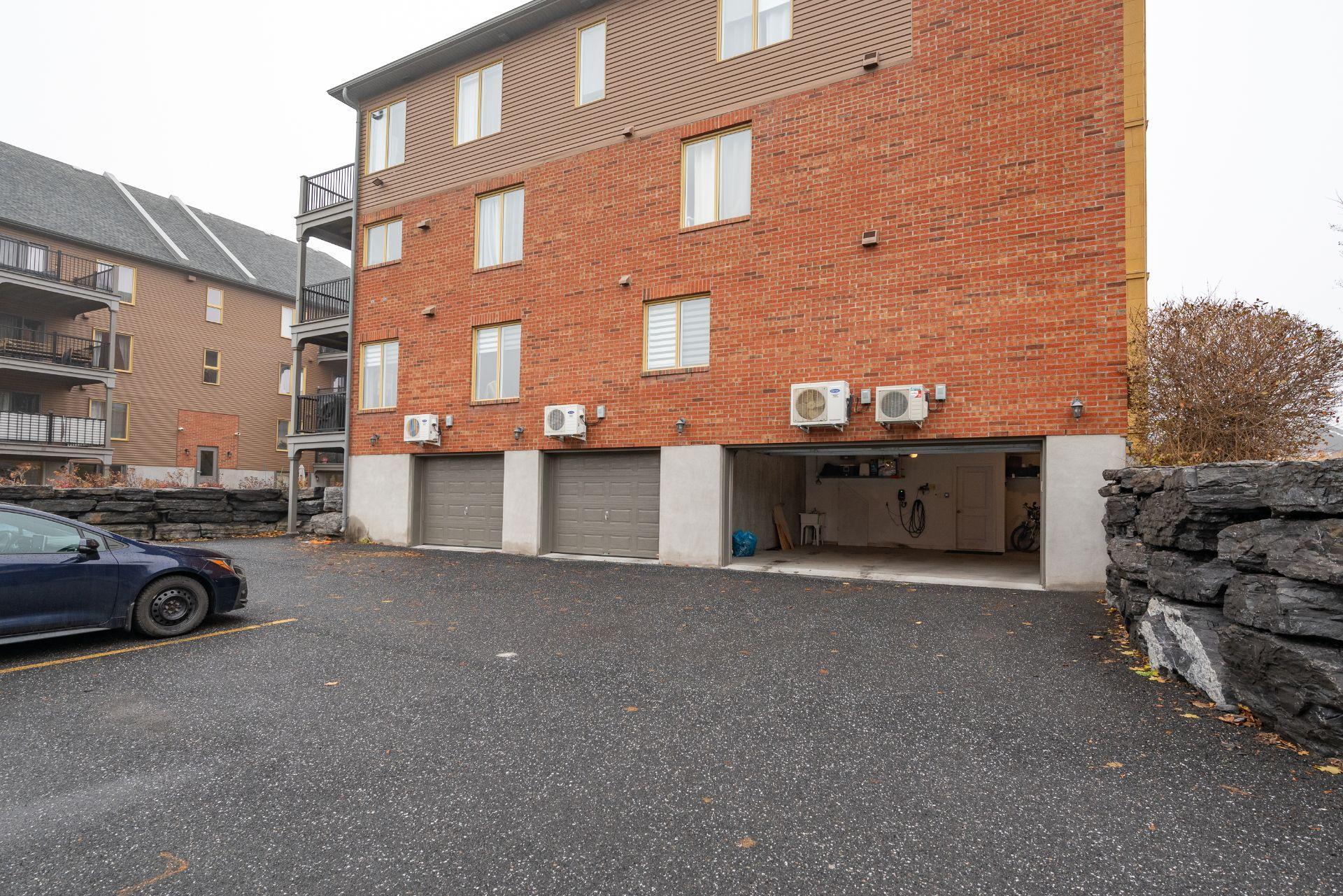 









8235


Rue de Londres

, 1,
Brossard,




QC
J4Y0L5

