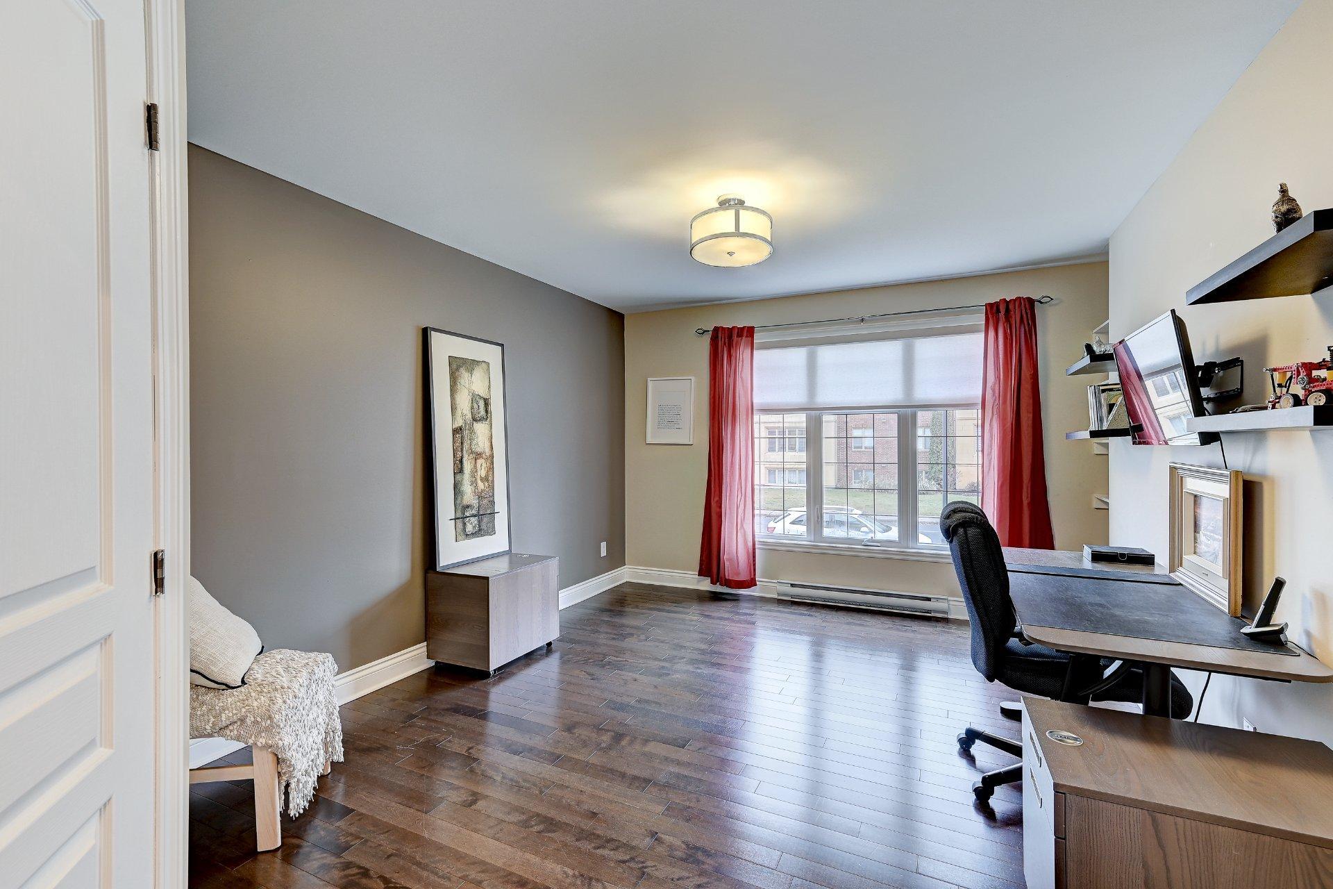 









8235


Rue de Londres

, 1,
Brossard,




QC
J4Y0L5

