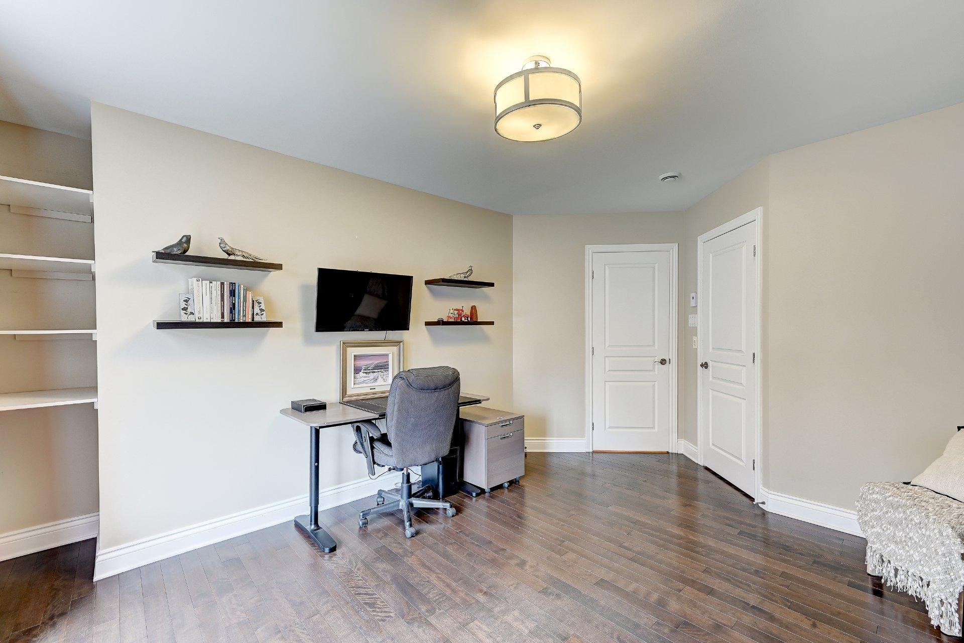 









8235


Rue de Londres

, 1,
Brossard,




QC
J4Y0L5

