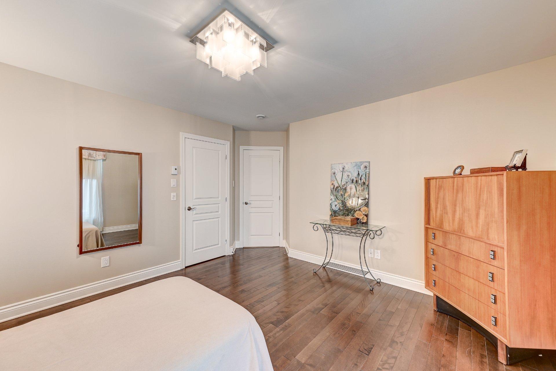 









8235


Rue de Londres

, 1,
Brossard,




QC
J4Y0L5

