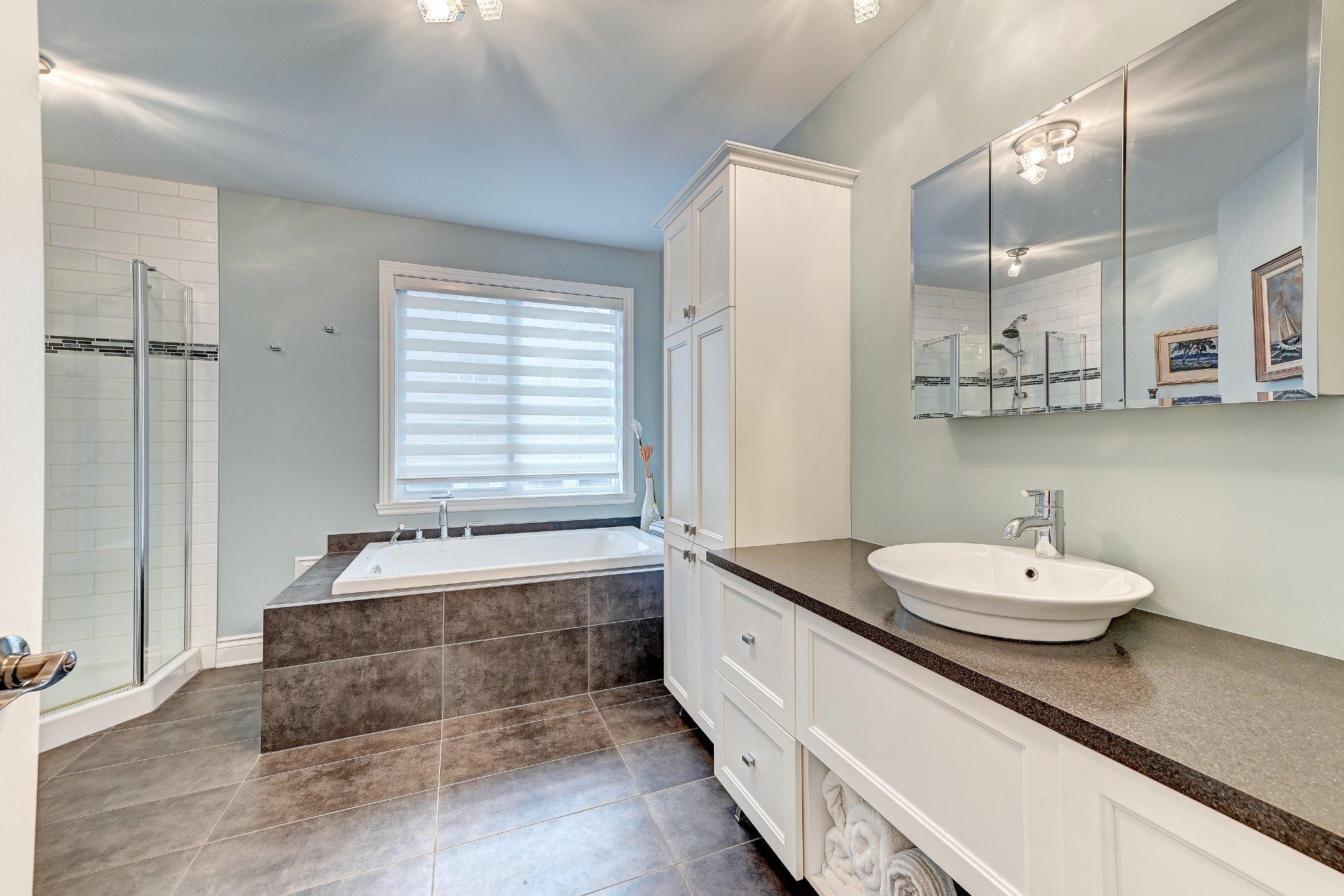 









8235


Rue de Londres

, 1,
Brossard,




QC
J4Y0L5

