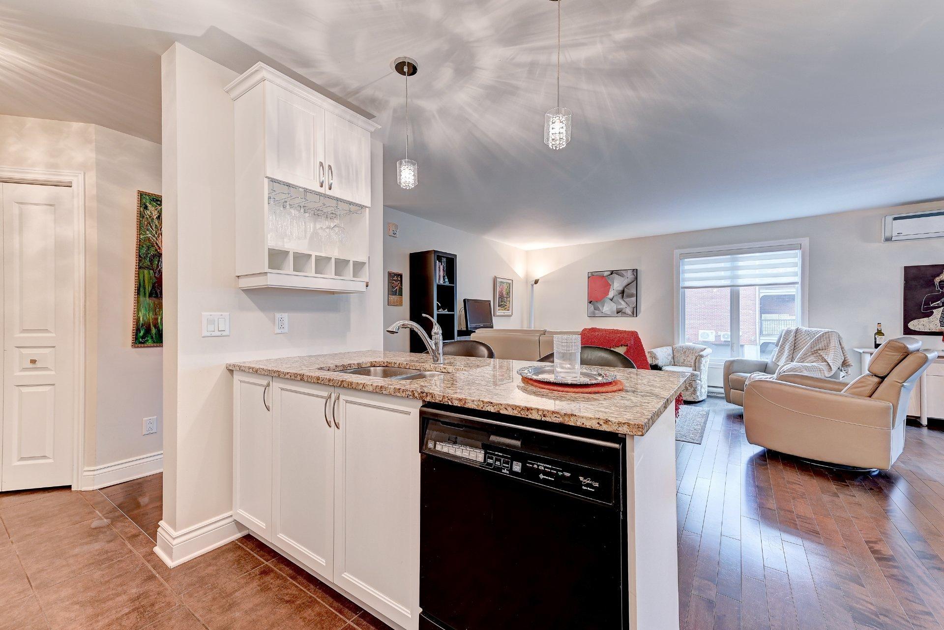 









8235


Rue de Londres

, 1,
Brossard,




QC
J4Y0L5

