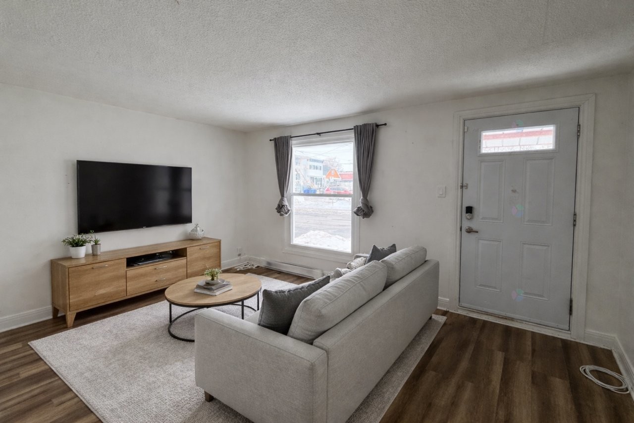 









94


Rue St-Étienne

,
Gatineau (Hull),




QC
J8X1J6

