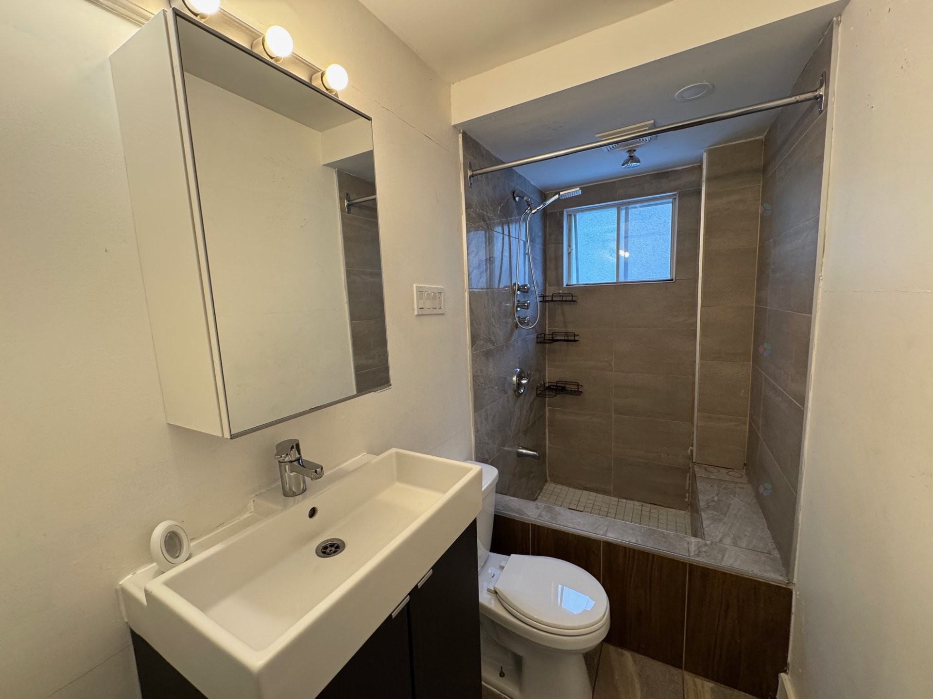 









94


Rue St-Étienne

,
Gatineau (Hull),




QC
J8X1J6

