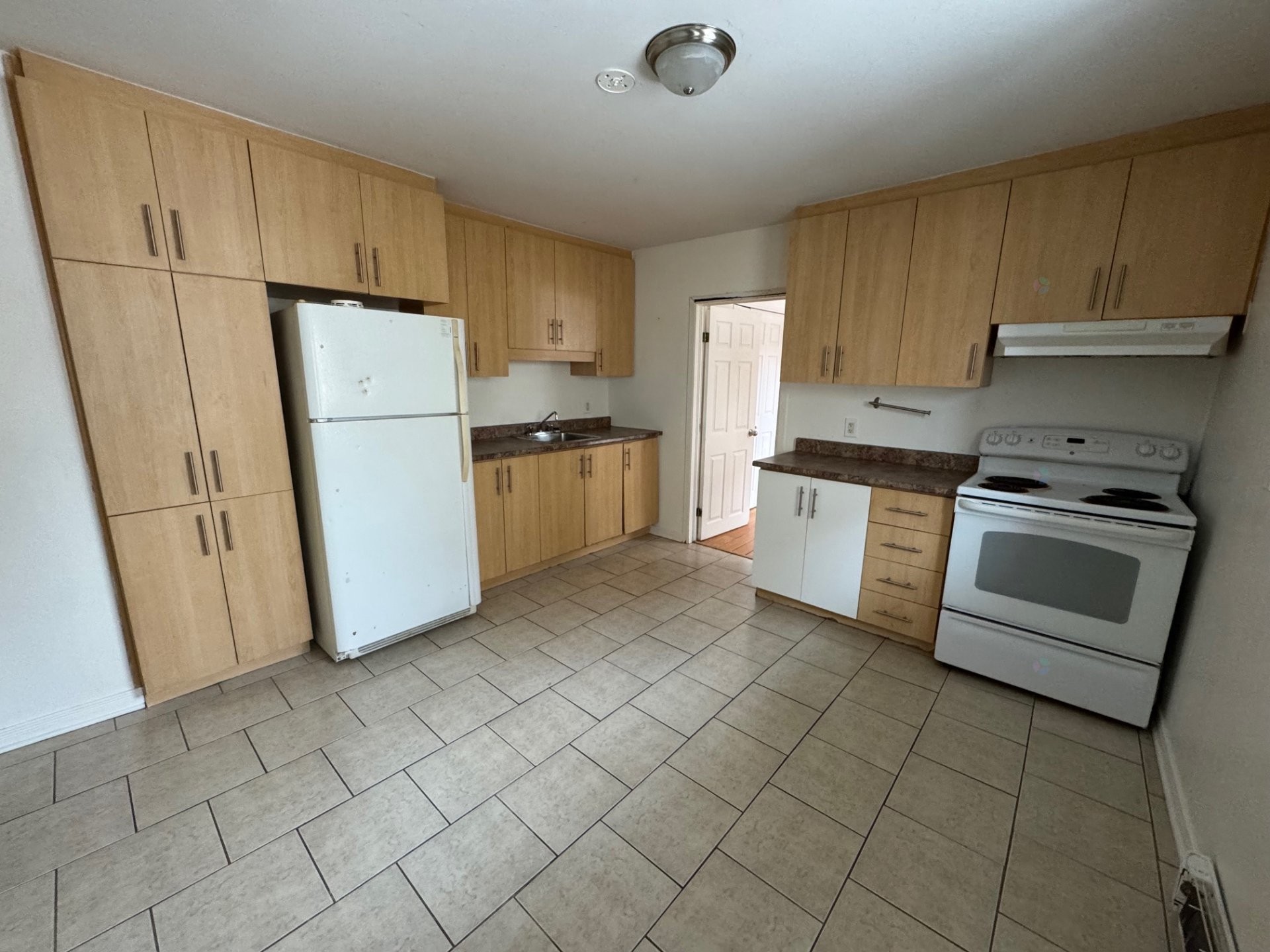 









94


Rue St-Étienne

,
Gatineau (Hull),




QC
J8X1J6

