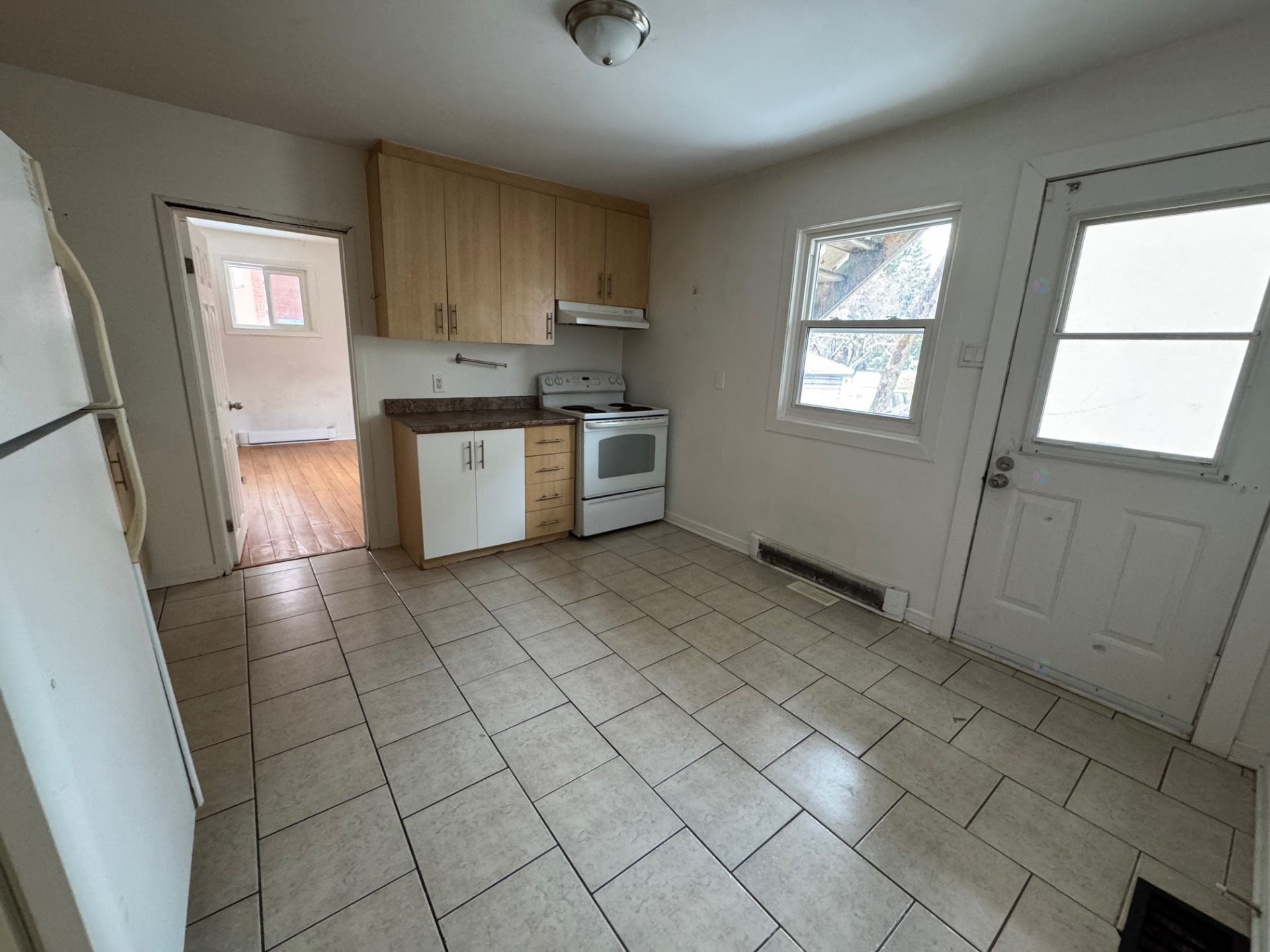 









94


Rue St-Étienne

,
Gatineau (Hull),




QC
J8X1J6

