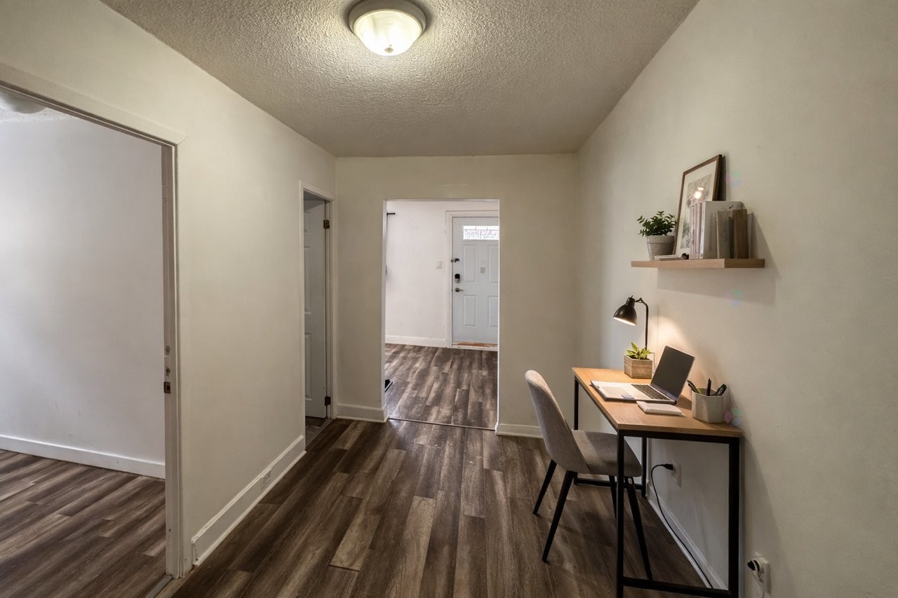 









94


Rue St-Étienne

,
Gatineau (Hull),




QC
J8X1J6

