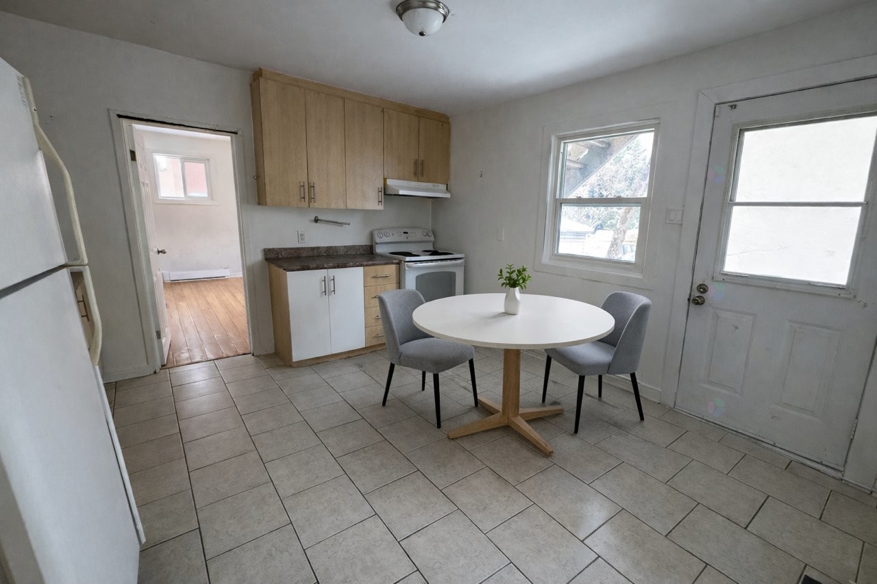 









94


Rue St-Étienne

,
Gatineau (Hull),




QC
J8X1J6

