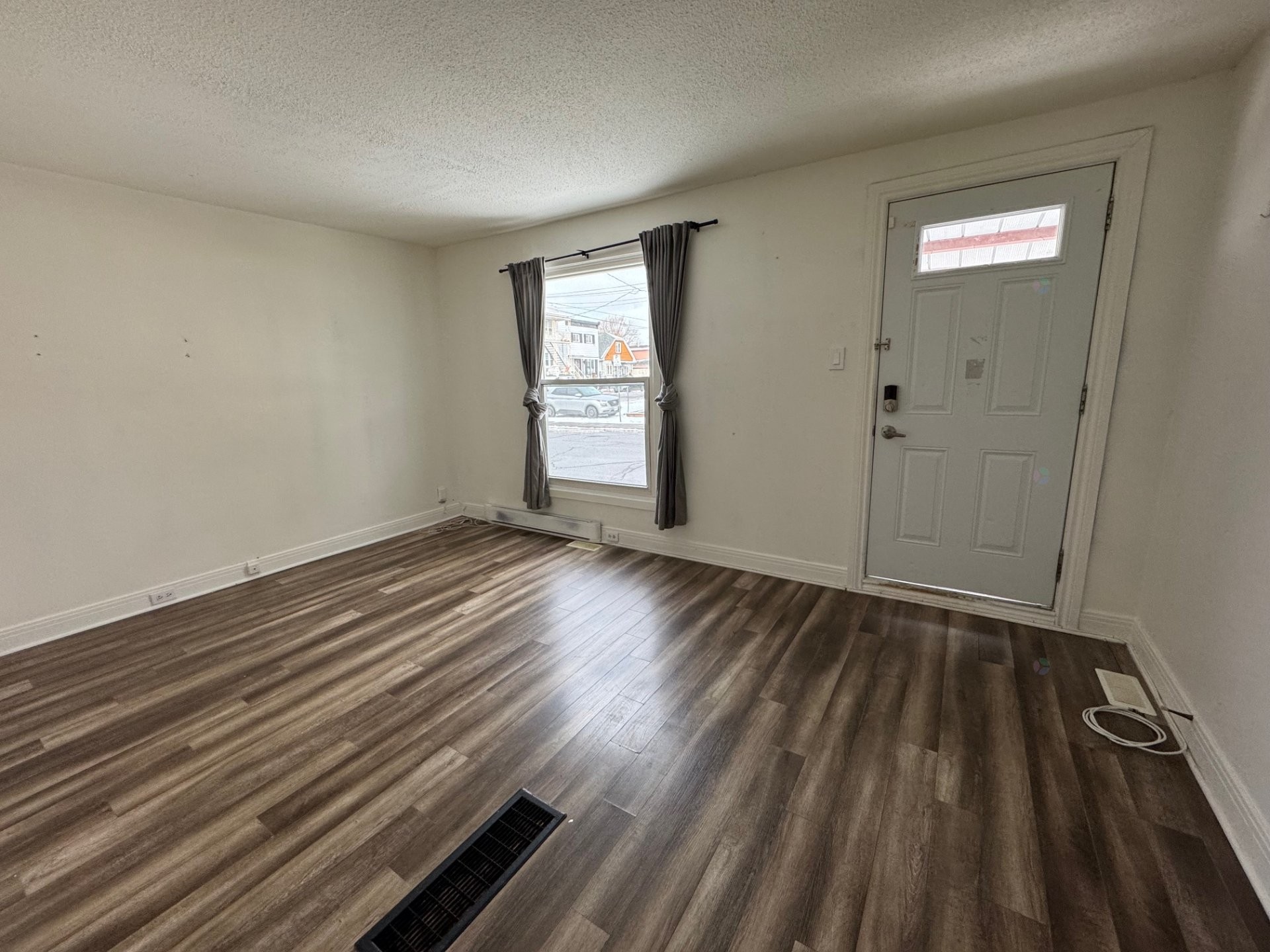 









94


Rue St-Étienne

,
Gatineau (Hull),




QC
J8X1J6

