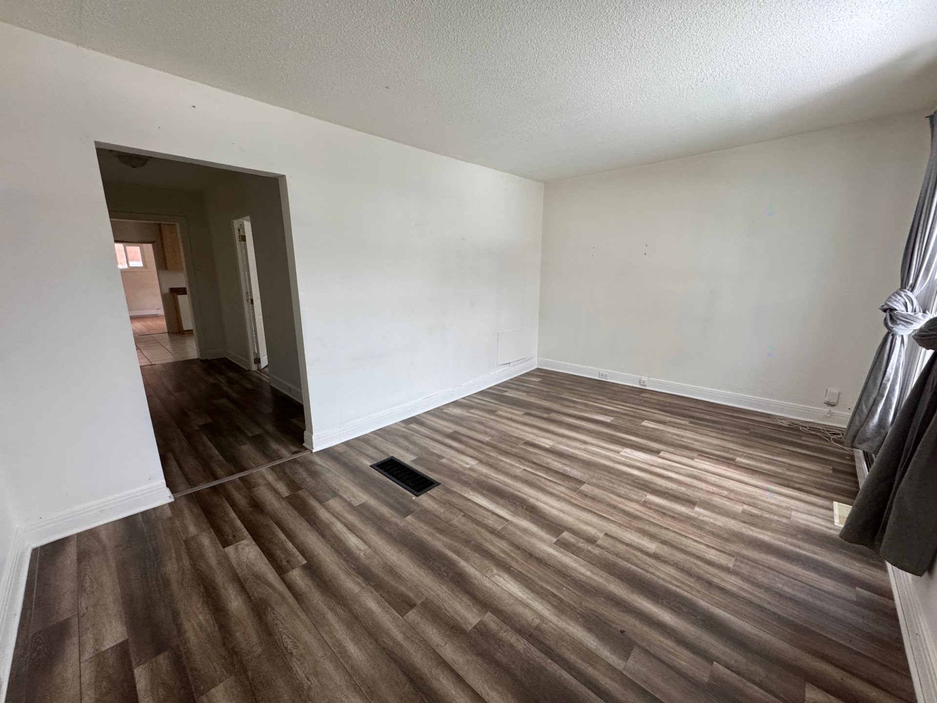 









94


Rue St-Étienne

,
Gatineau (Hull),




QC
J8X1J6

