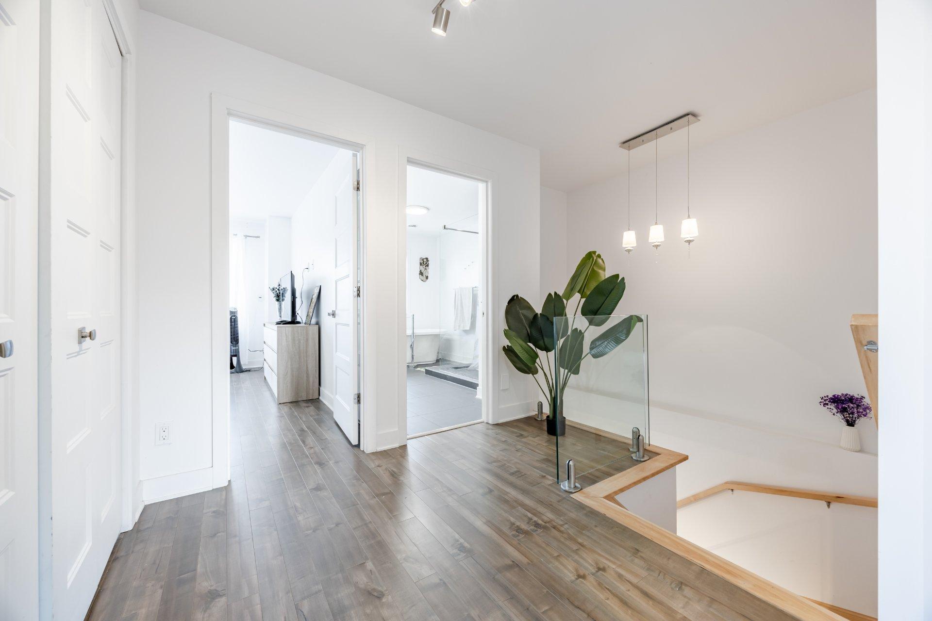 









5925


Rue Alexandre

,
Brossard,




QC
J3W2G4

