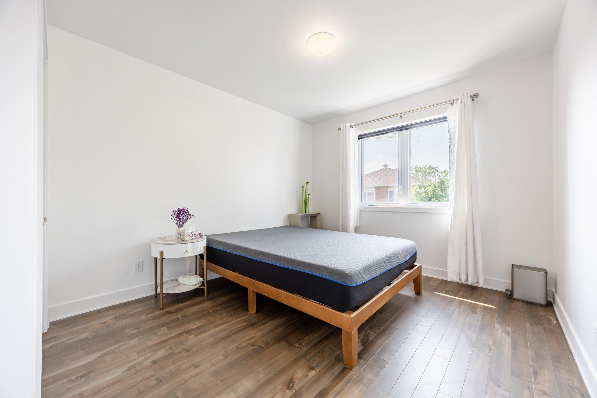 









5925


Rue Alexandre

,
Brossard,




QC
J3W2G4

