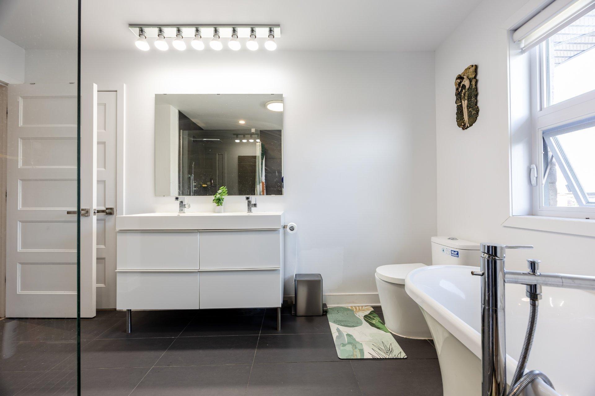 









5925


Rue Alexandre

,
Brossard,




QC
J3W2G4

