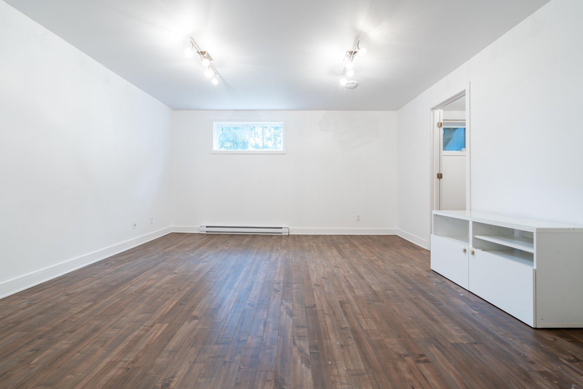 









5925


Rue Alexandre

,
Brossard,




QC
J3W2G4

