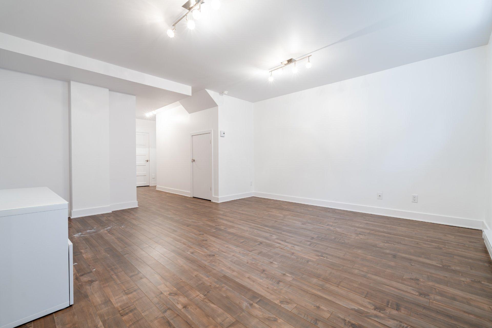 









5925


Rue Alexandre

,
Brossard,




QC
J3W2G4

