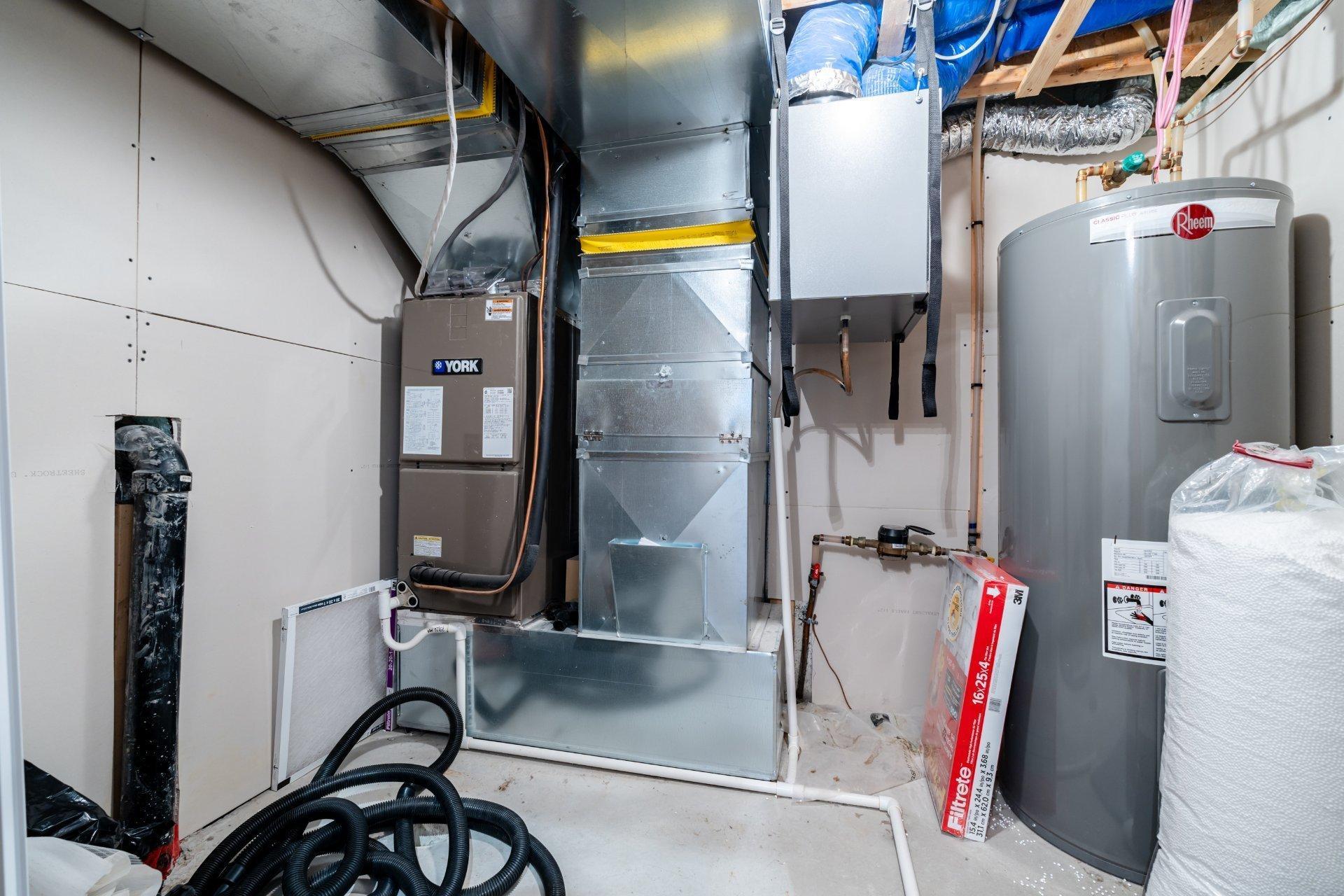 









5925


Rue Alexandre

,
Brossard,




QC
J3W2G4

