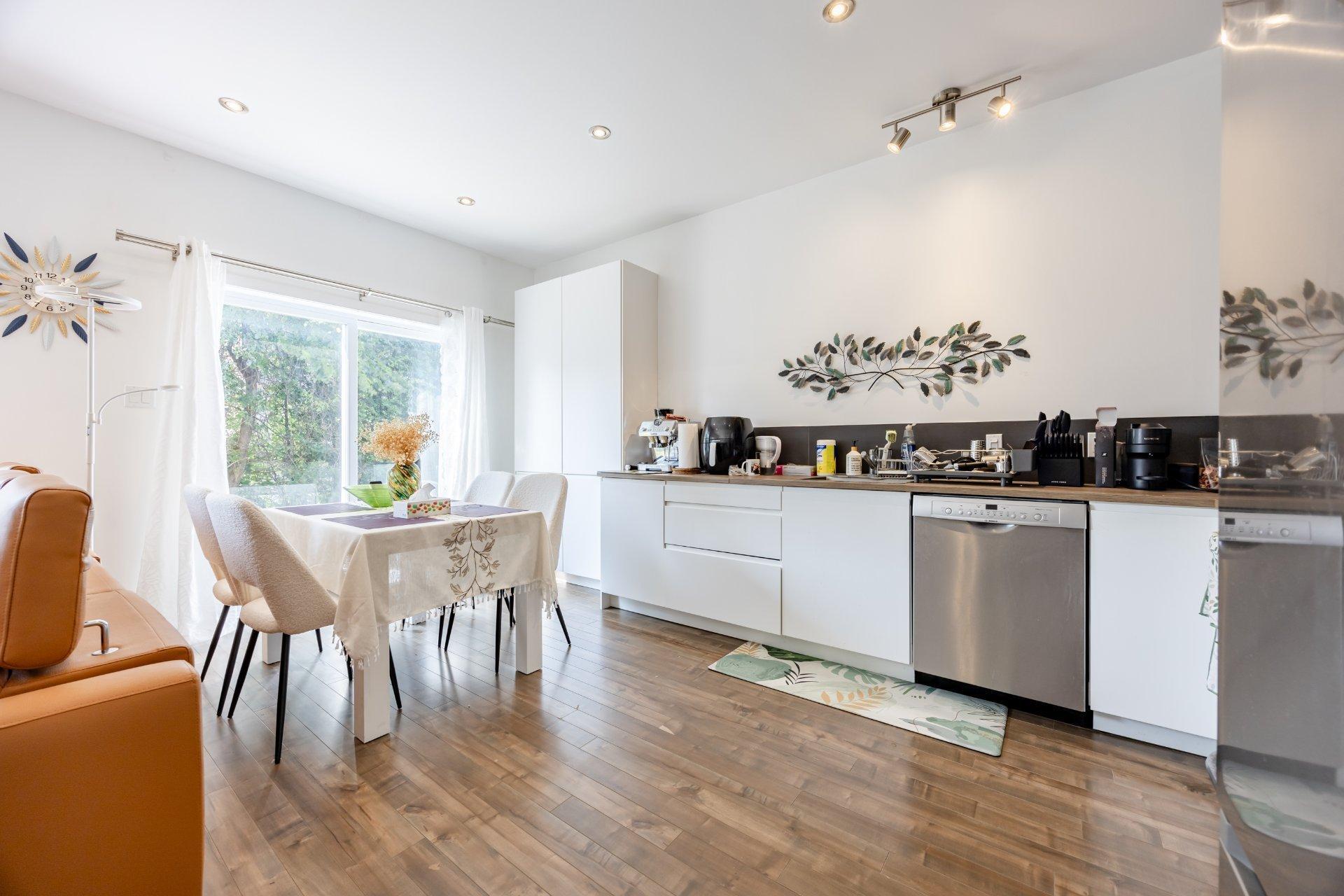 









5925


Rue Alexandre

,
Brossard,




QC
J3W2G4

