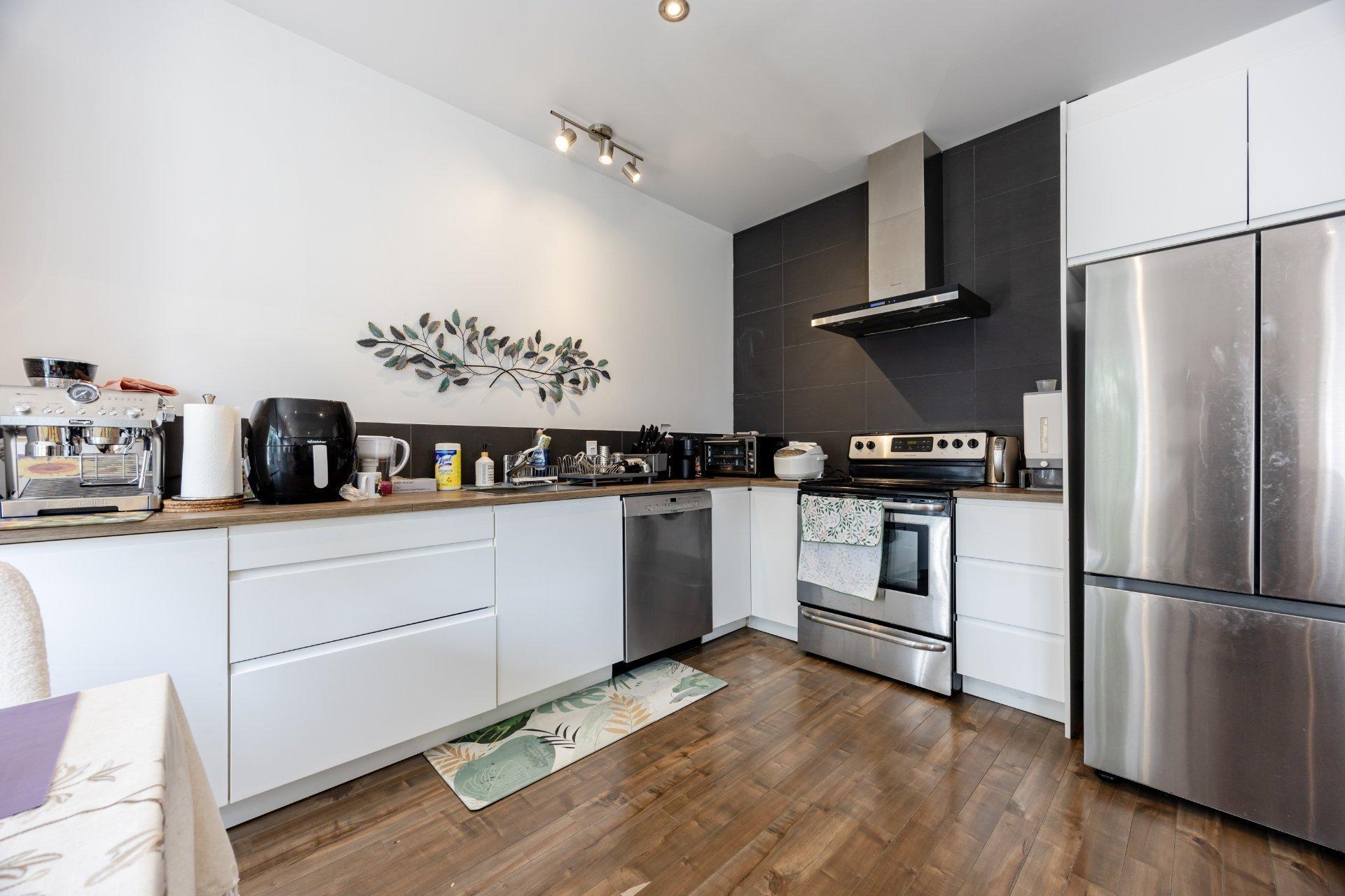 









5925


Rue Alexandre

,
Brossard,




QC
J3W2G4

