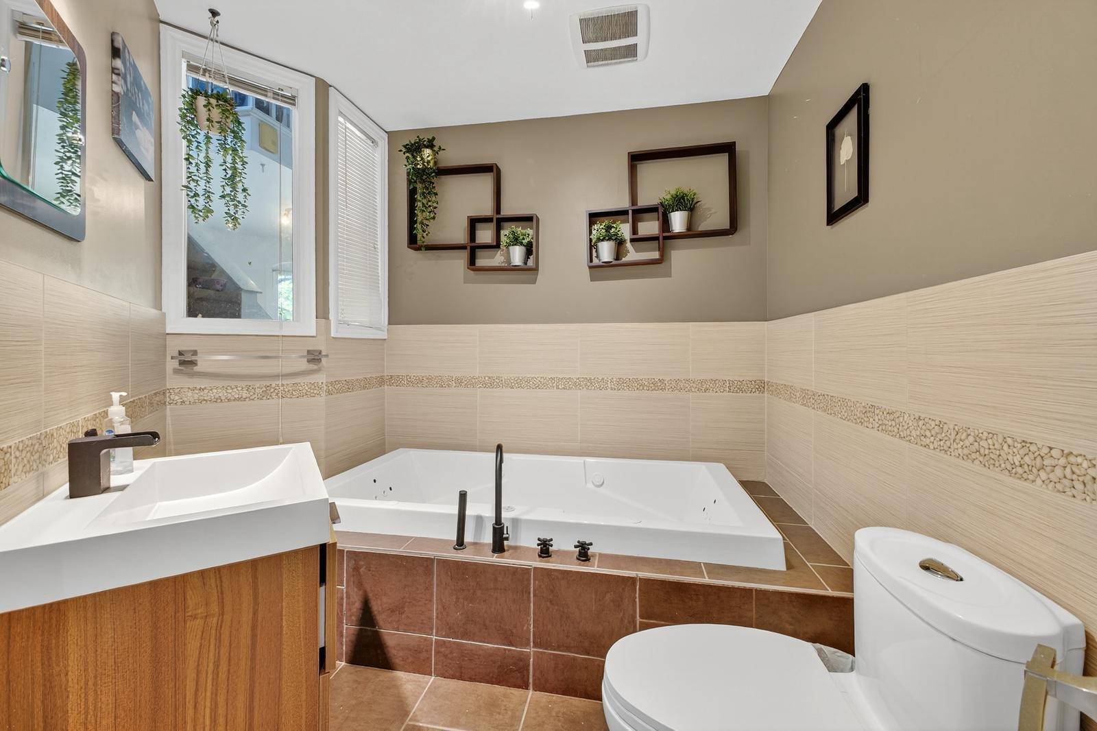 









1011


Rue Lapointe

,
Terrebonne (Lachenaie),




QC
J6W5H2

