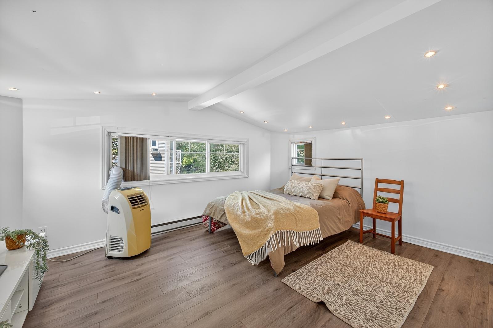 









1011


Rue Lapointe

,
Terrebonne (Lachenaie),




QC
J6W5H2

