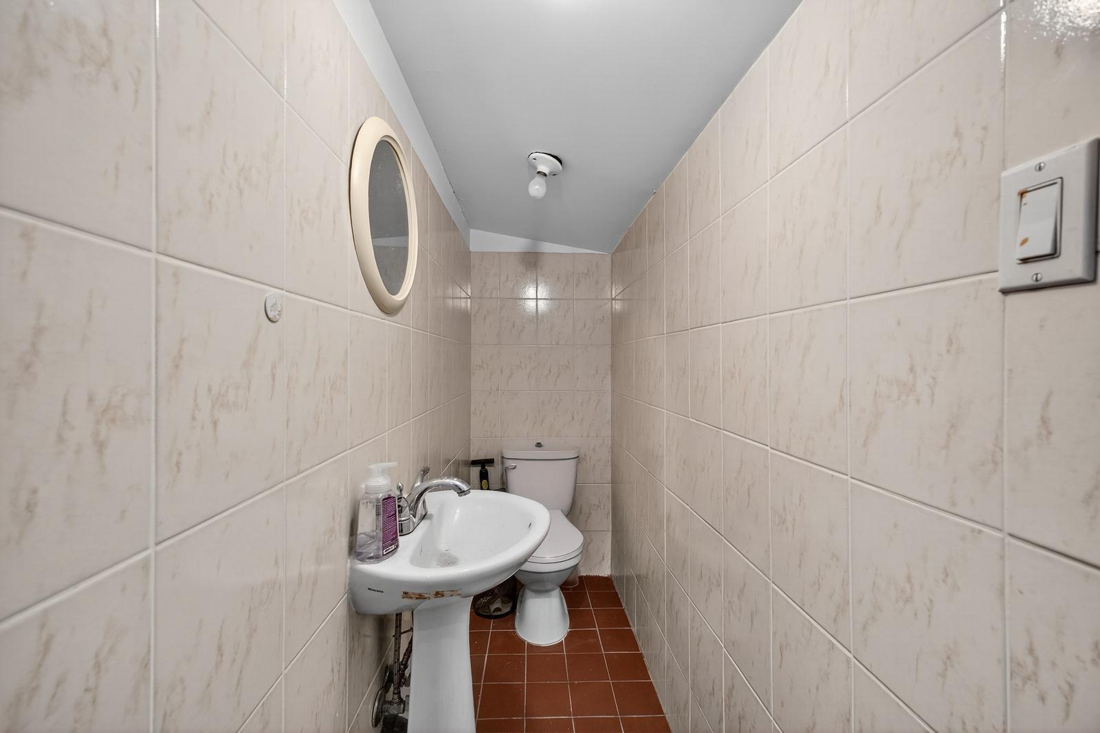 









1011


Rue Lapointe

,
Terrebonne (Lachenaie),




QC
J6W5H2

