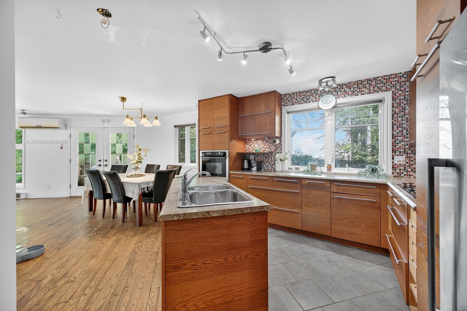 









1011


Rue Lapointe

,
Terrebonne (Lachenaie),




QC
J6W5H2

